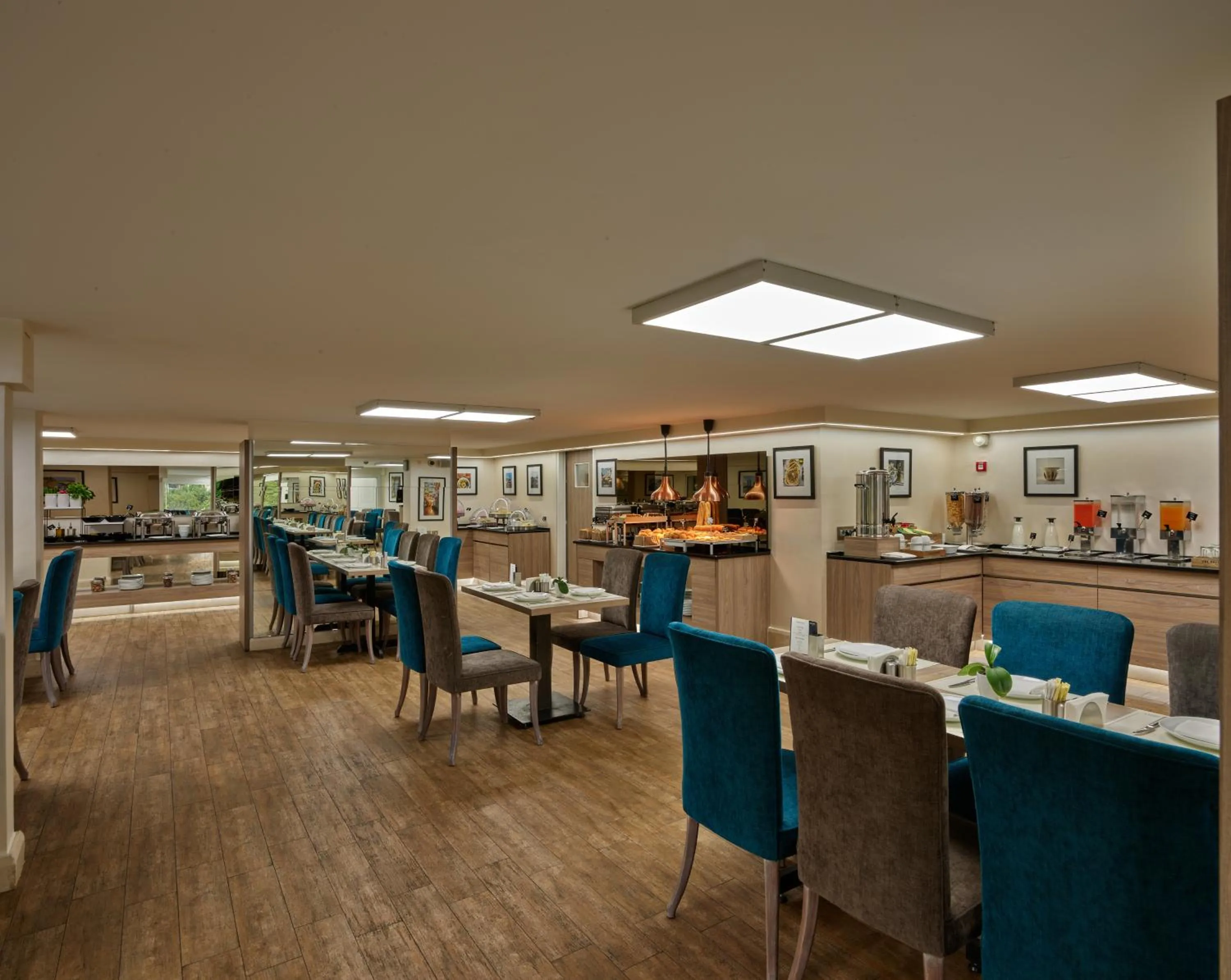 Restaurant/places to eat in Sodeco Suites