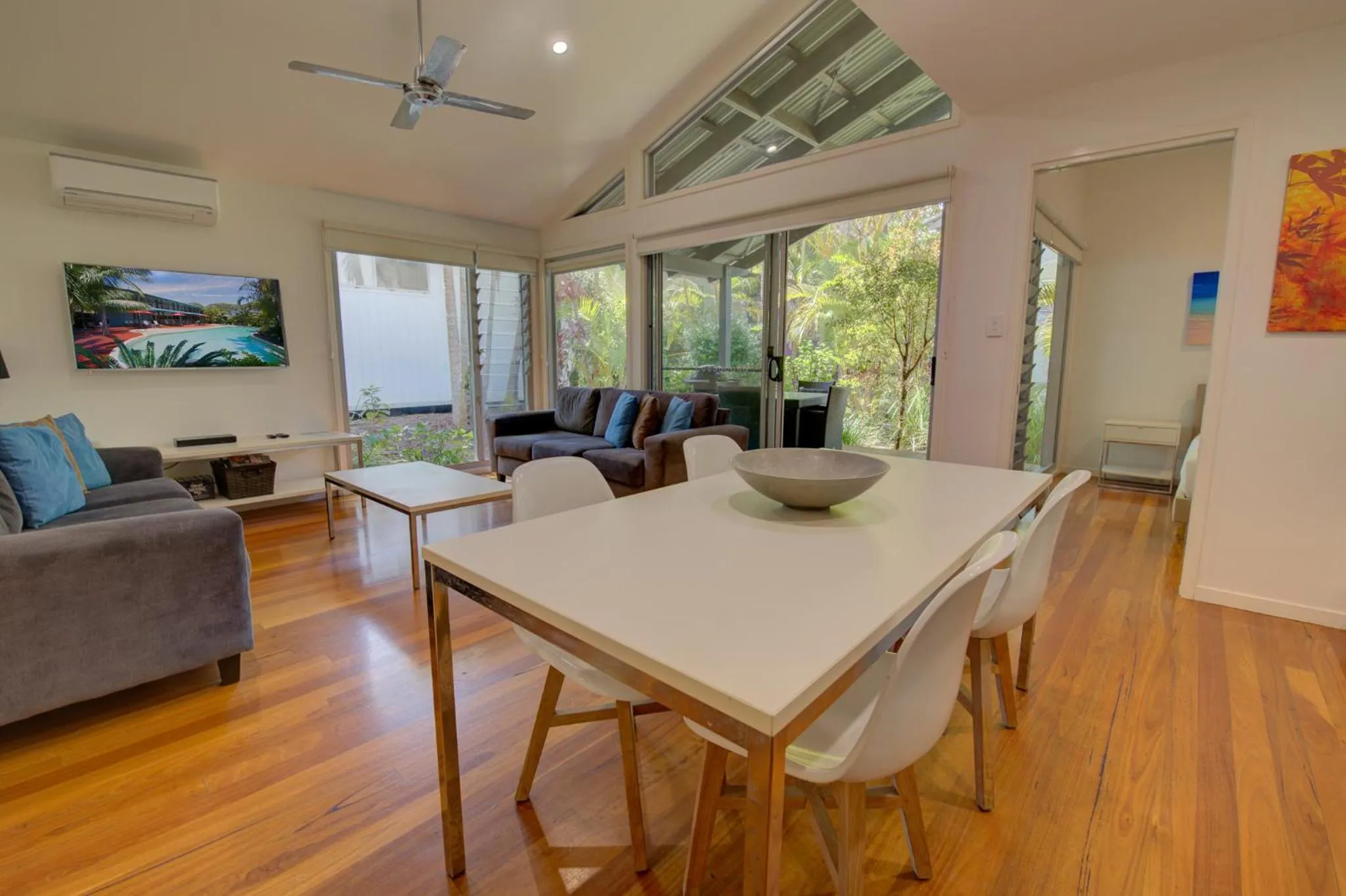 Dining area in Mobys Beachside Retreat