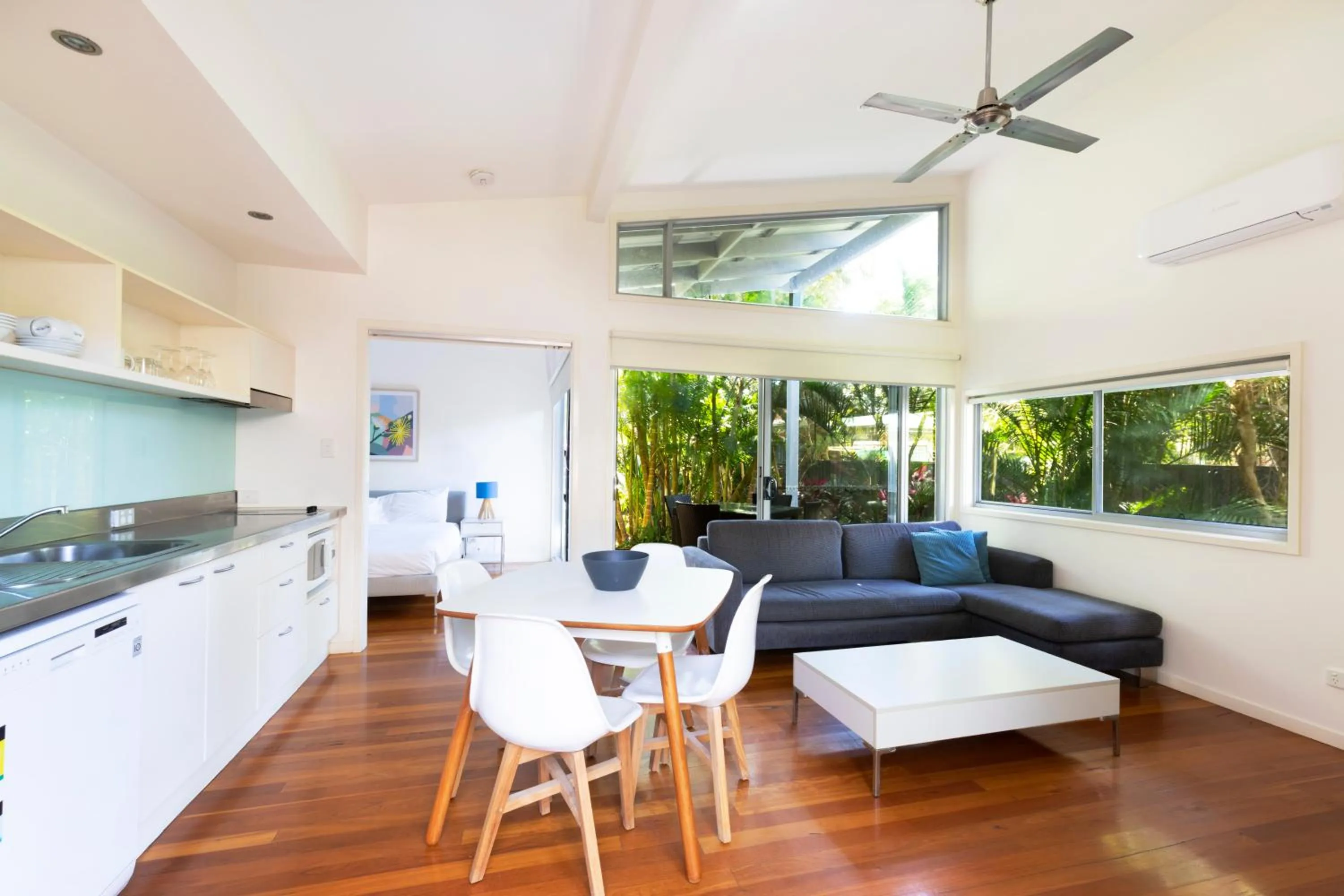 Kitchen or kitchenette in Mobys Beachside Retreat