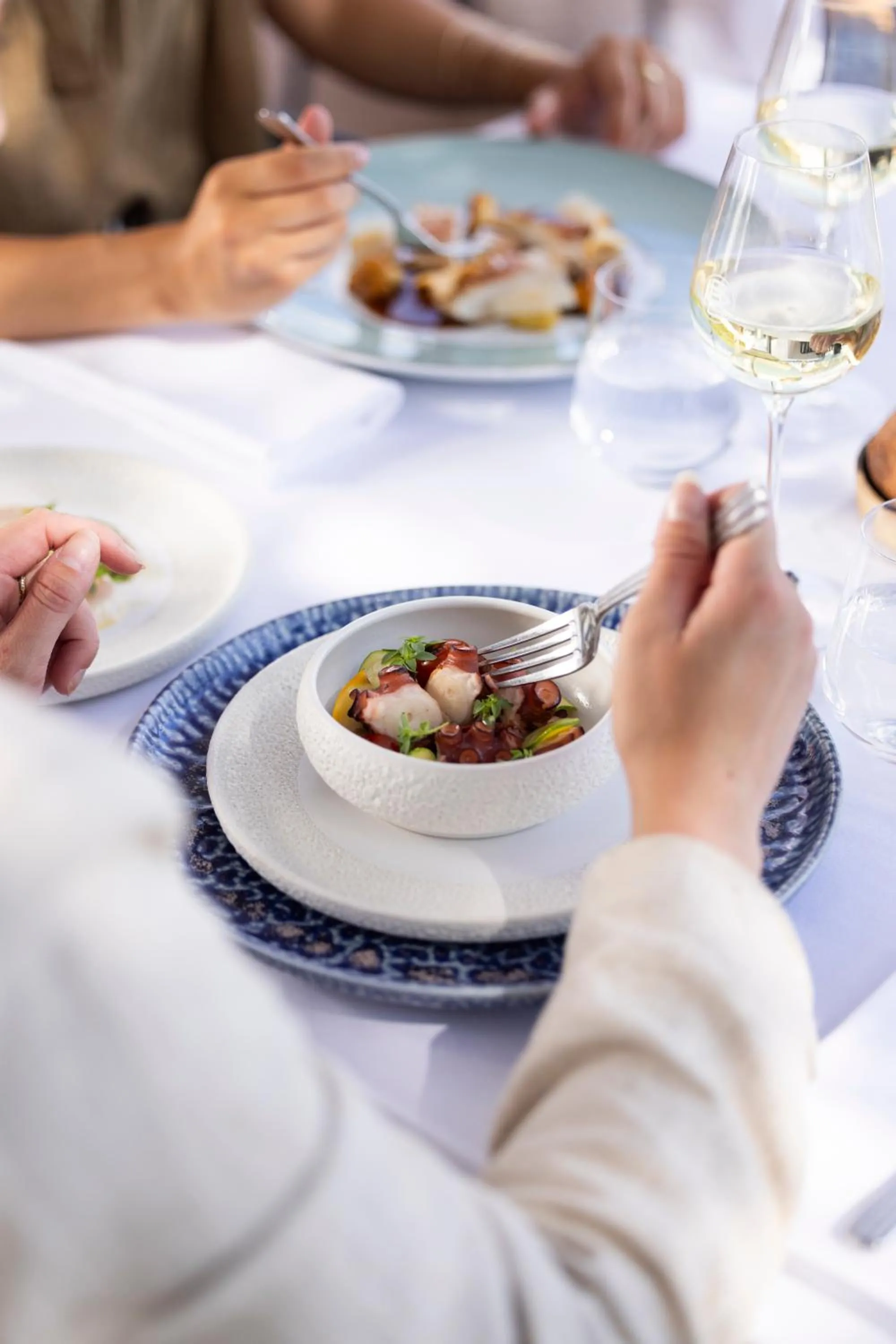 Restaurant/places to eat in Hôtel Les Roches Blanches Cassis