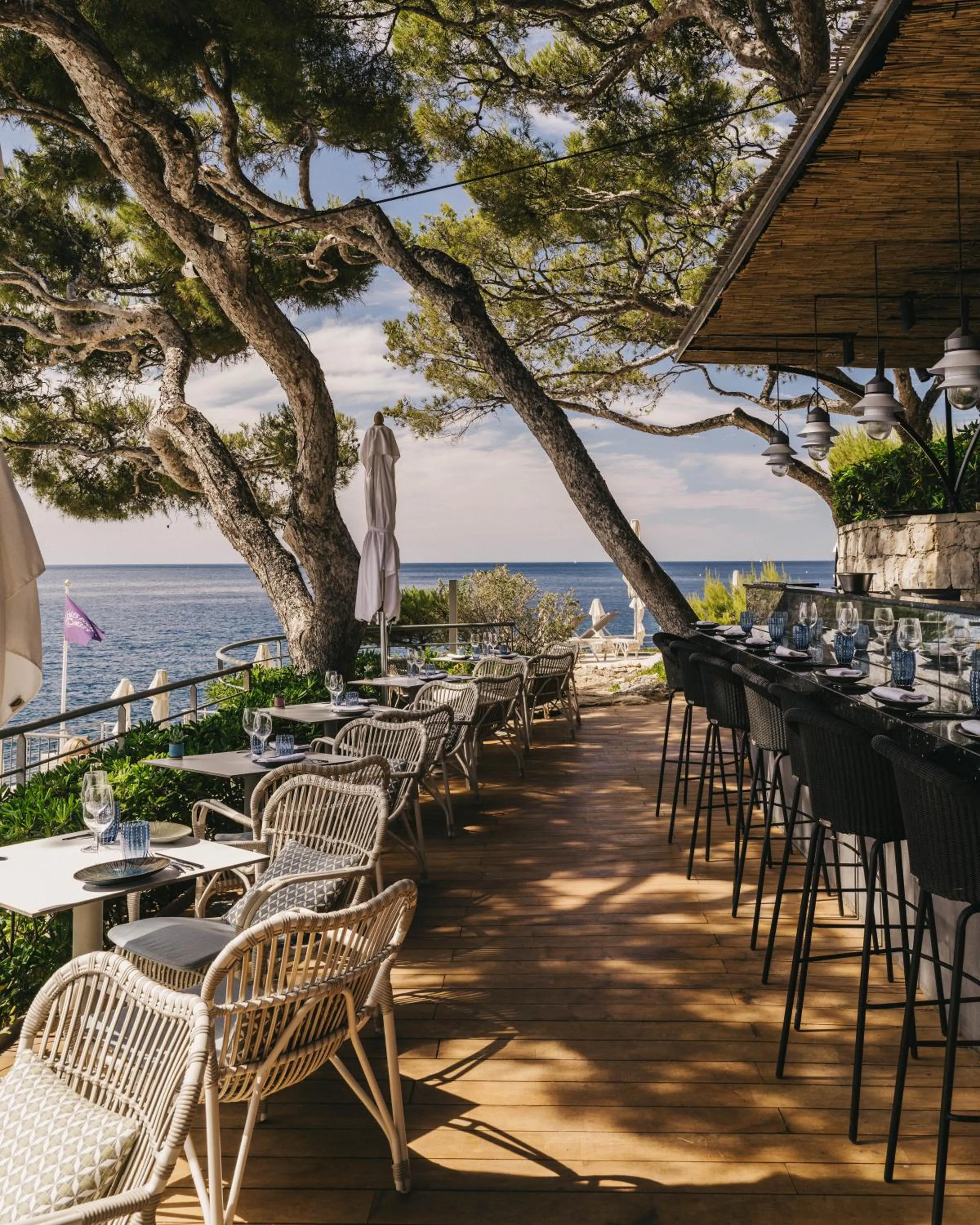 Restaurant/places to eat in Hôtel Les Roches Blanches Cassis