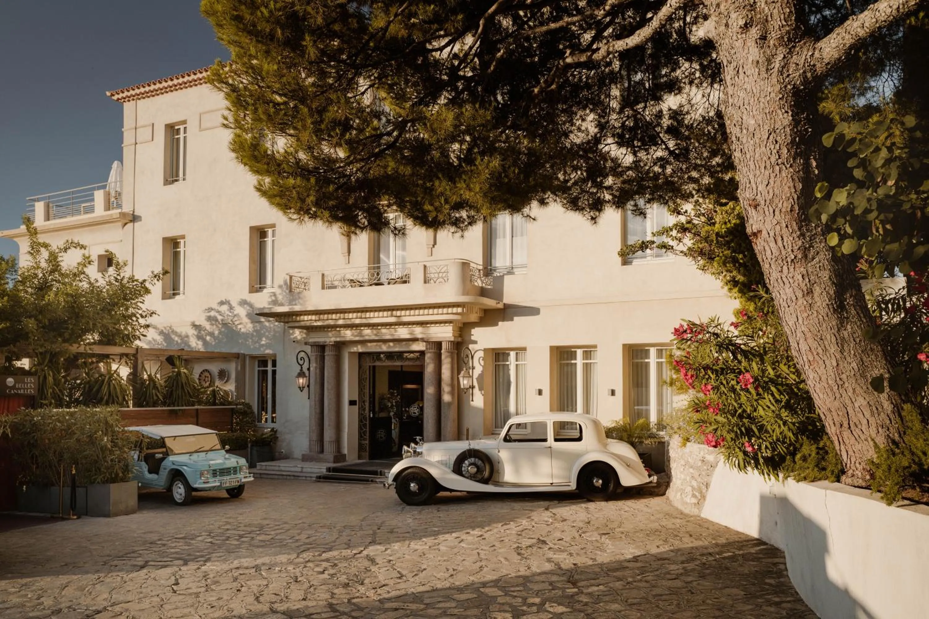 Property building in Hôtel Les Roches Blanches Cassis