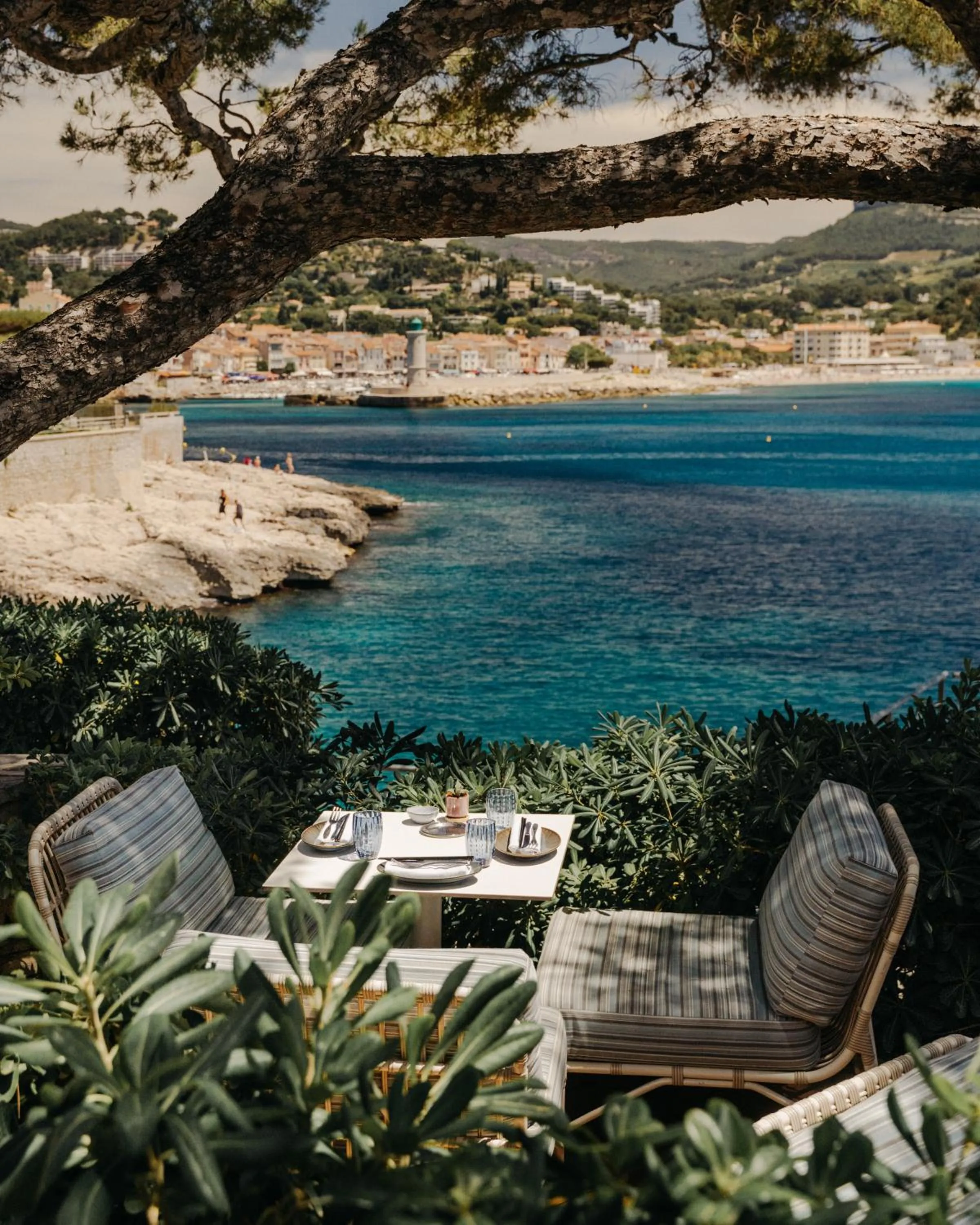 Restaurant/places to eat in Hôtel Les Roches Blanches Cassis