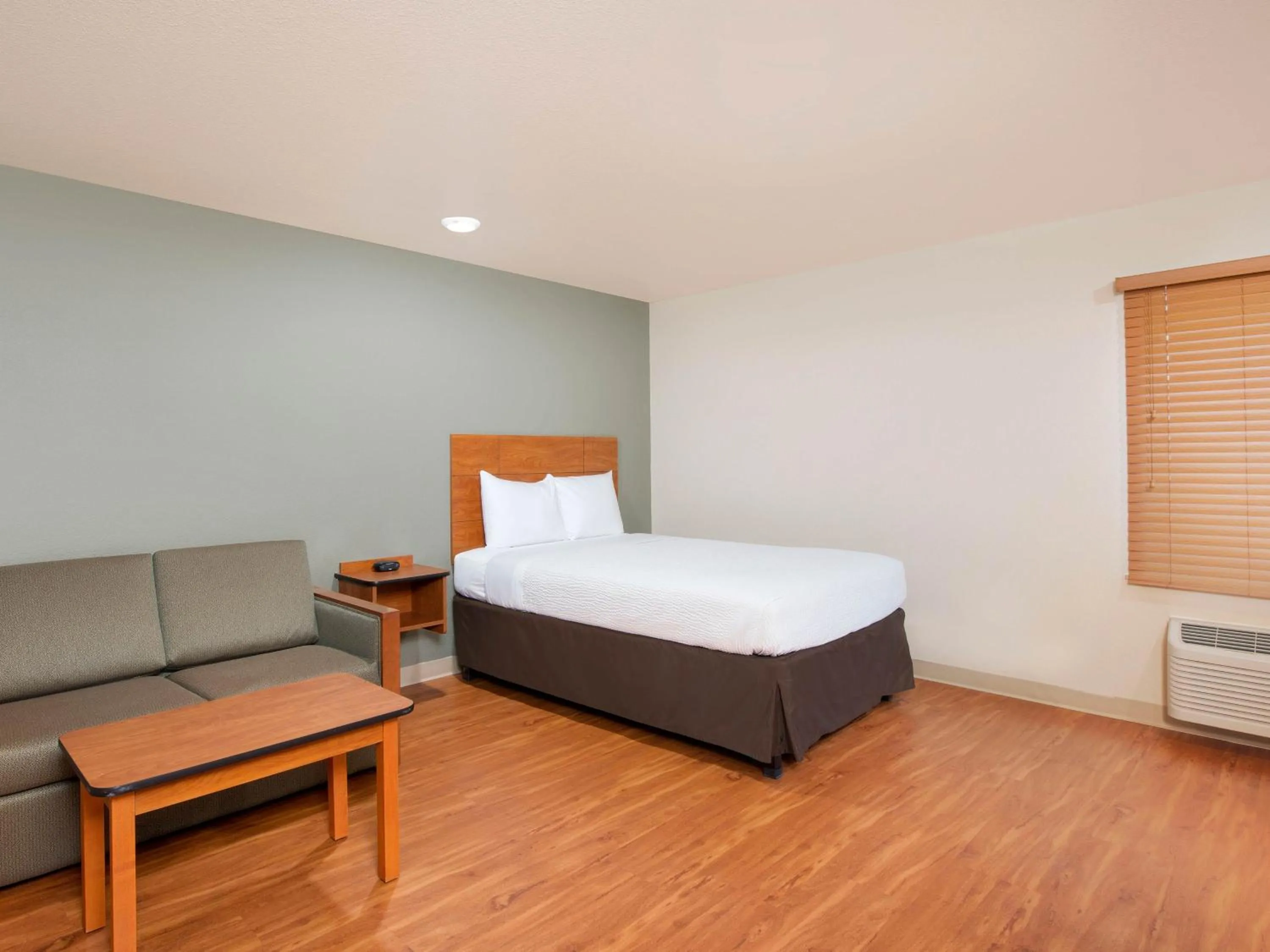 Bed in Extended Stay America Select Suites - Atlanta - Chamblee