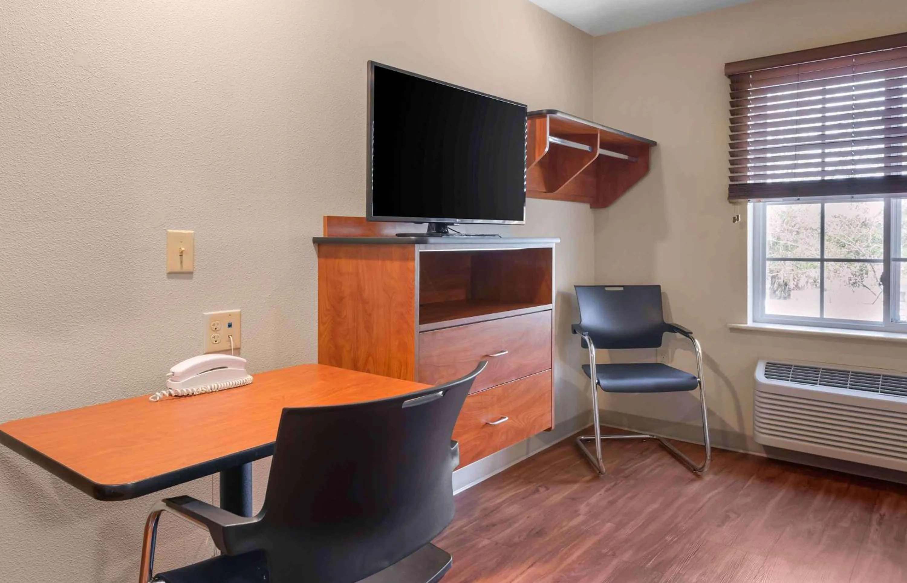 Bedroom in Extended Stay America Select Suites - Atlanta - Alpharetta