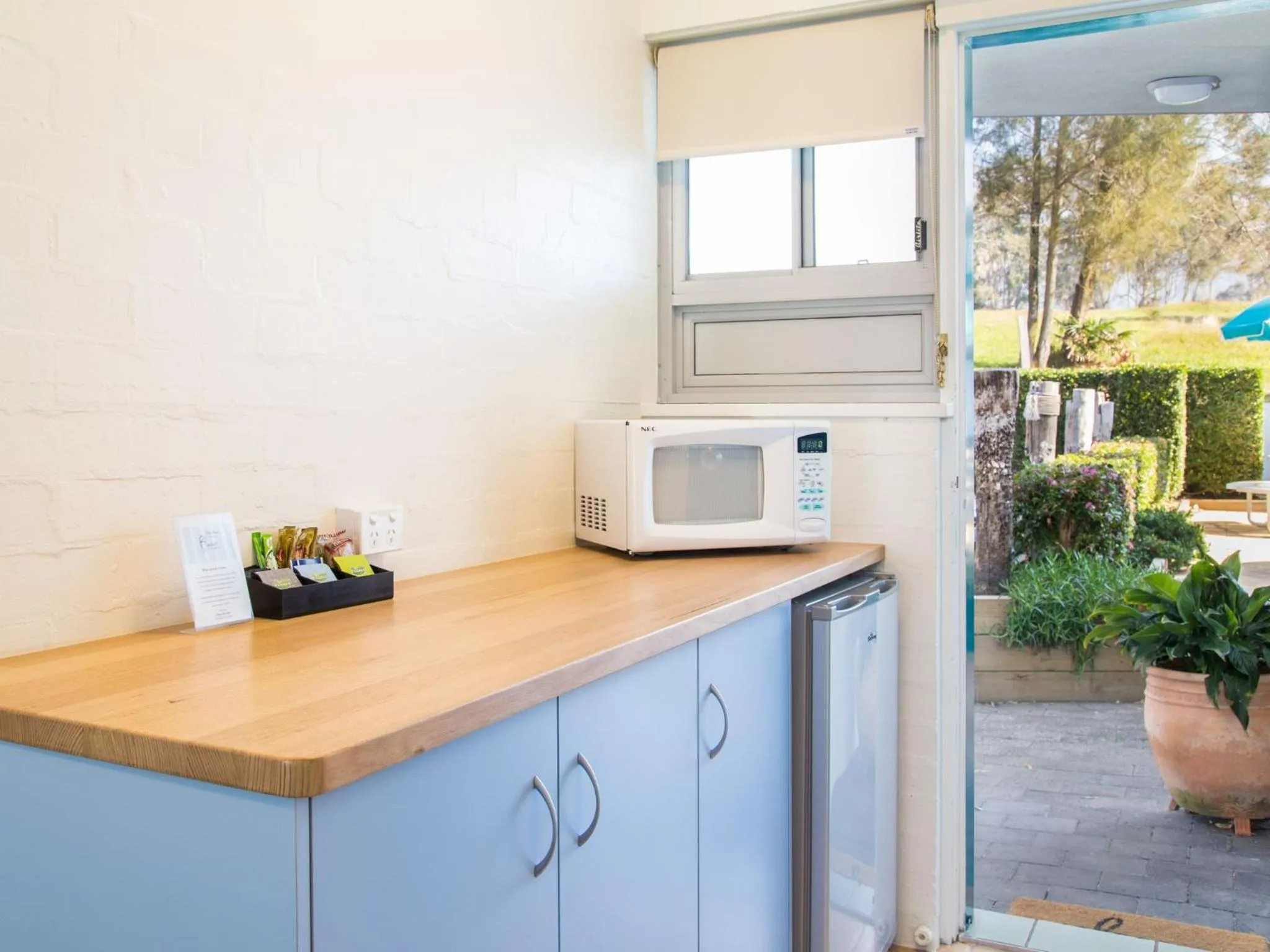 Kitchen or kitchenette in Blueys Motel