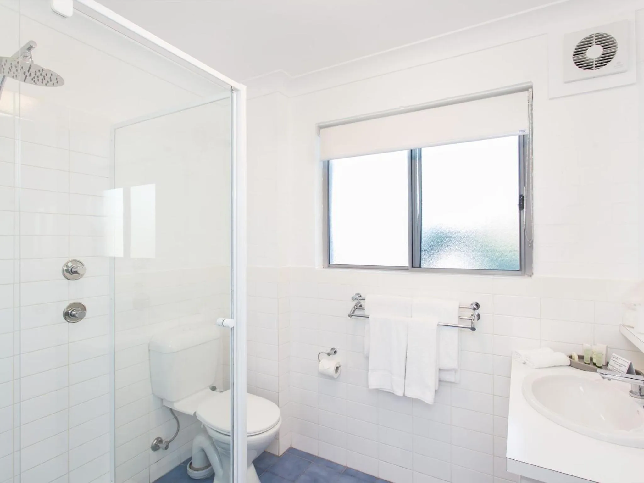 Bathroom in Blueys Motel