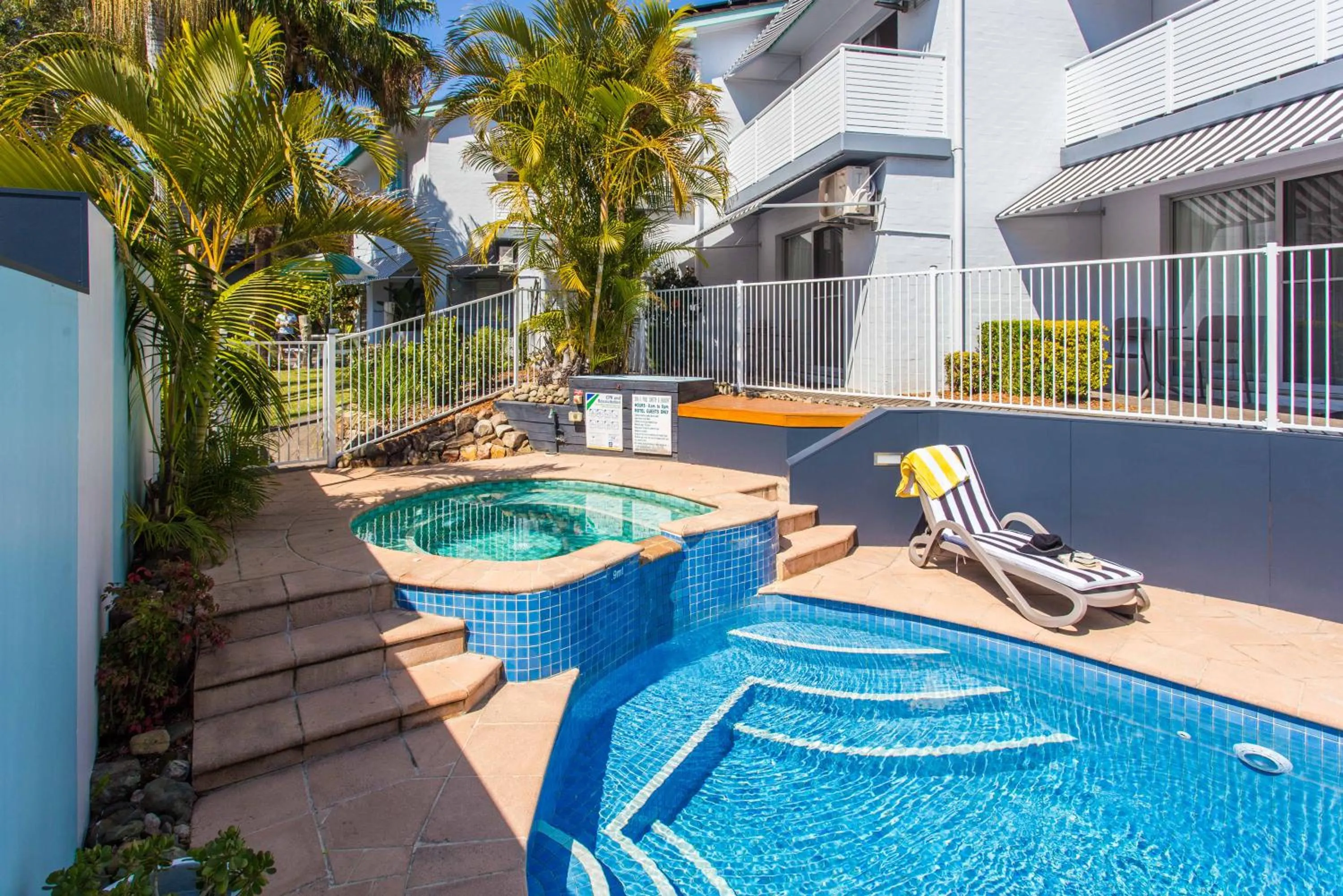 Swimming pool in Blueys Motel