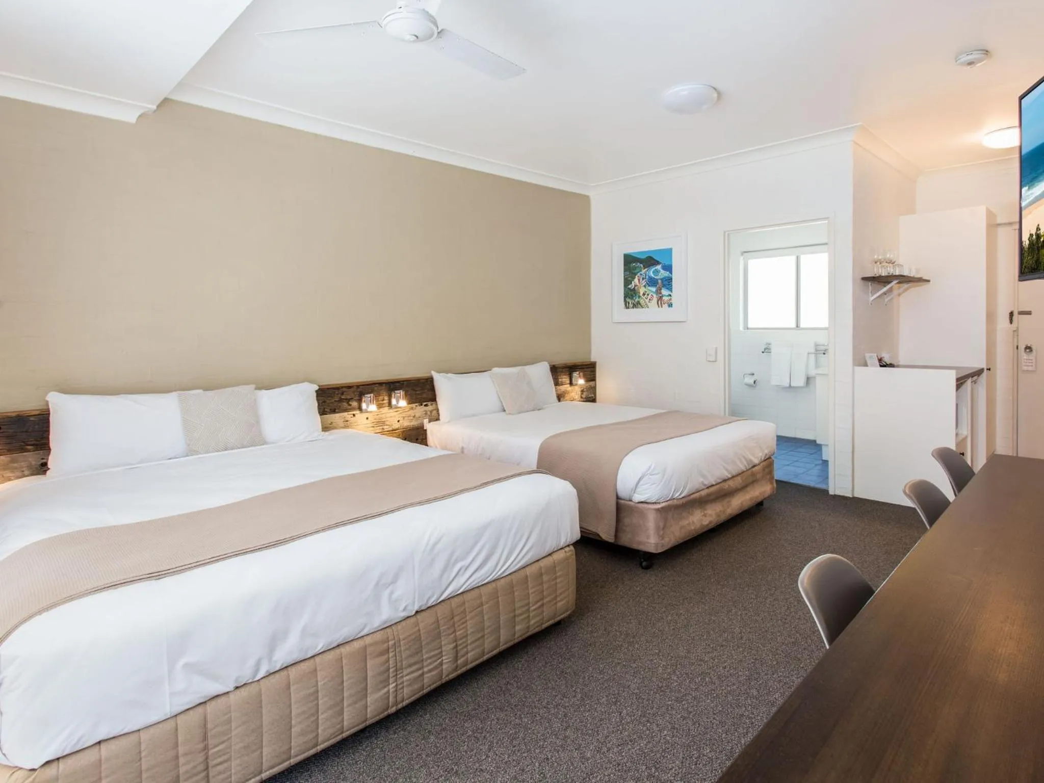 Photo of the whole room, Bed in Blueys Motel