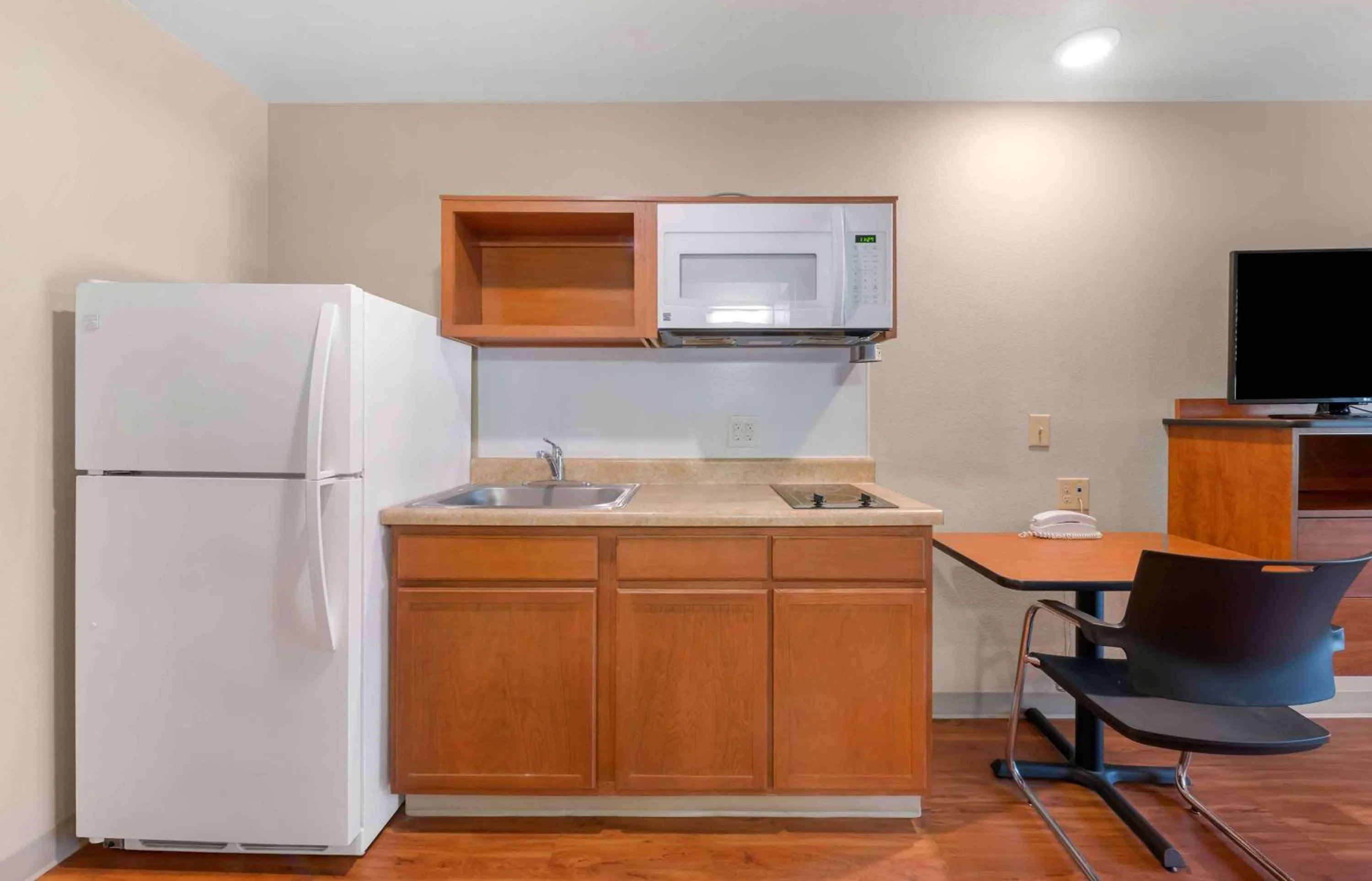 Kitchen or kitchenette in Extended Stay America Select Suites - Birmingham - Pelham