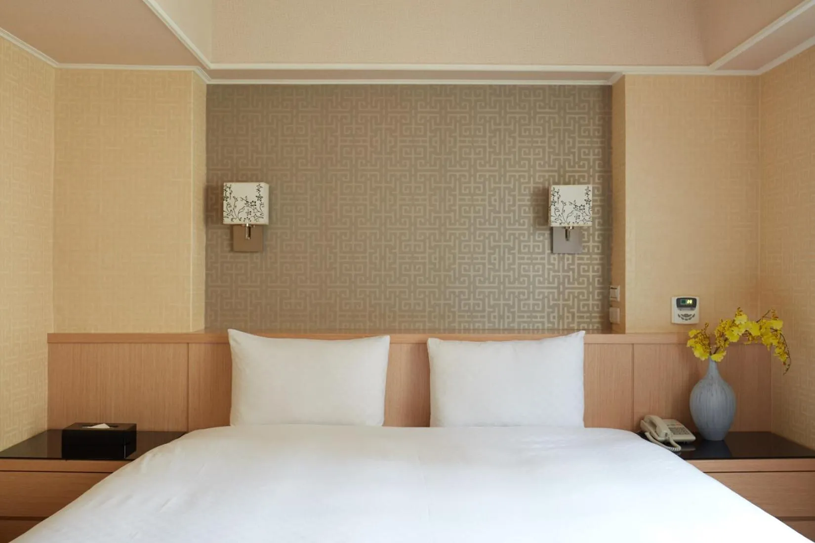 Bed in Good Life Hotel - Shang Hwa