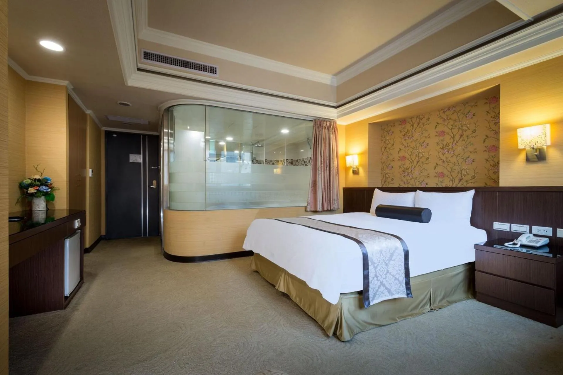 Photo of the whole room, Bed in Good Life Hotel - Shang Hwa