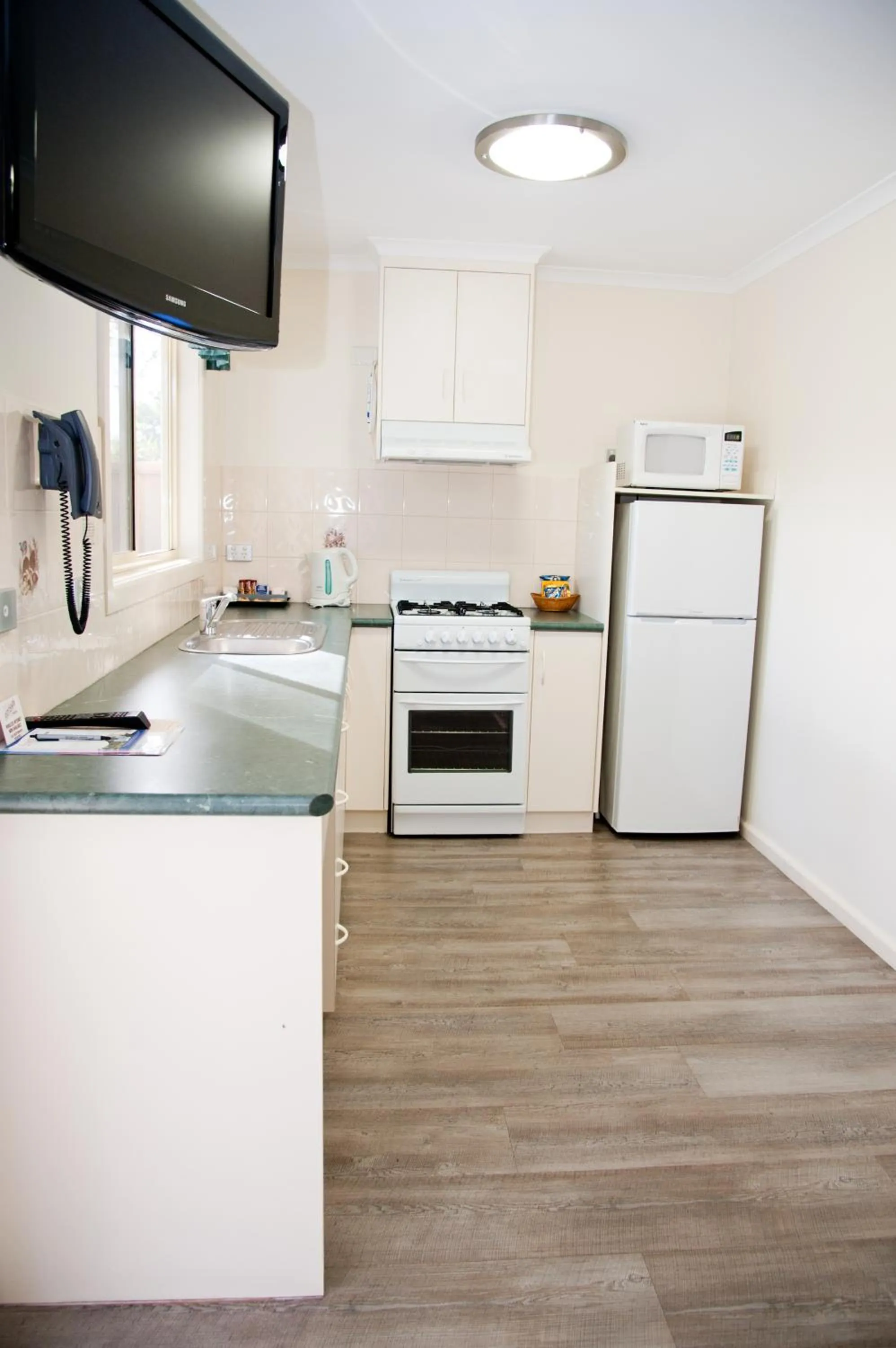 Photo of the whole room in Sportsmans Motor Inn