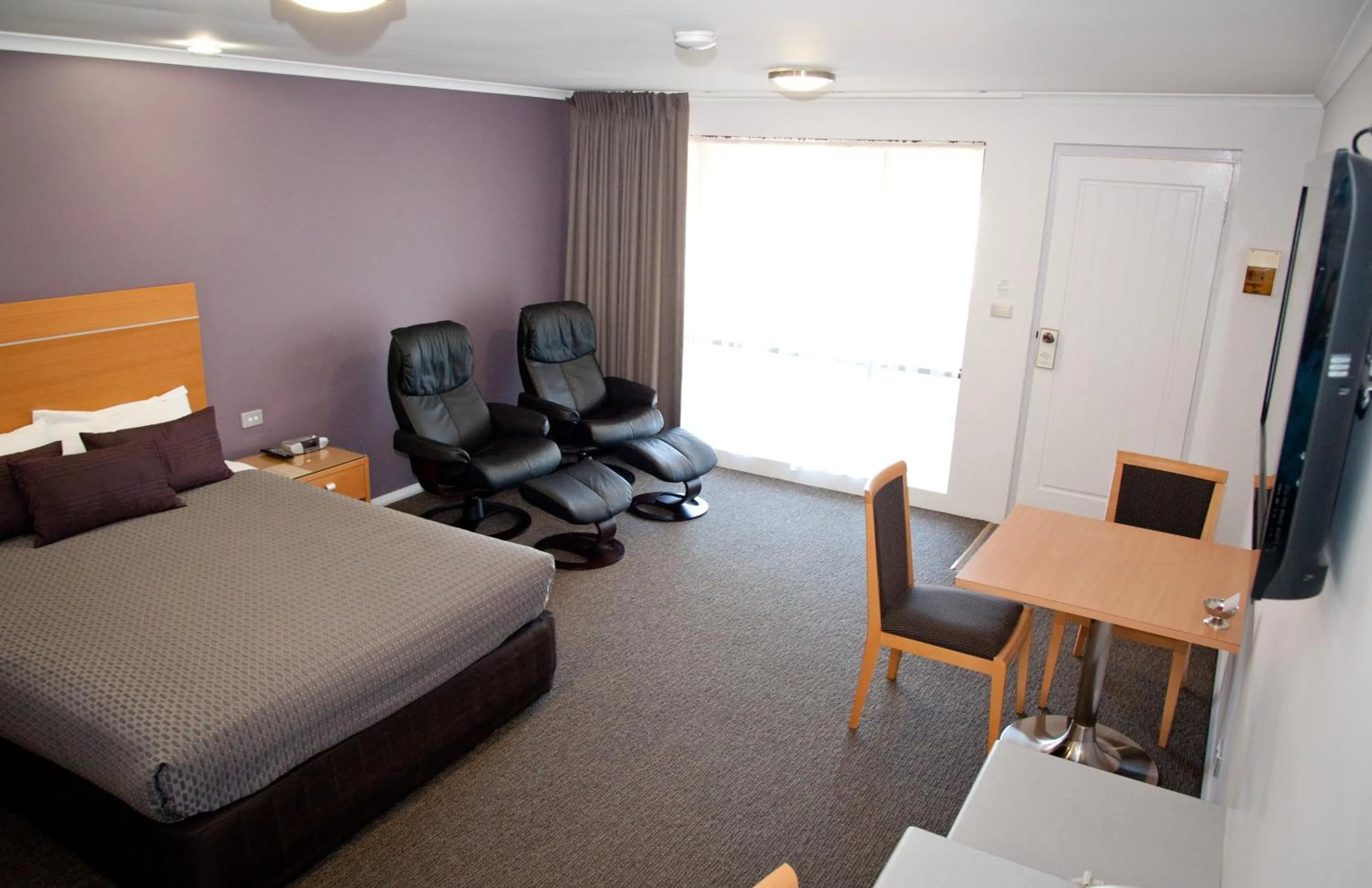 Bed in Sportsmans Motor Inn