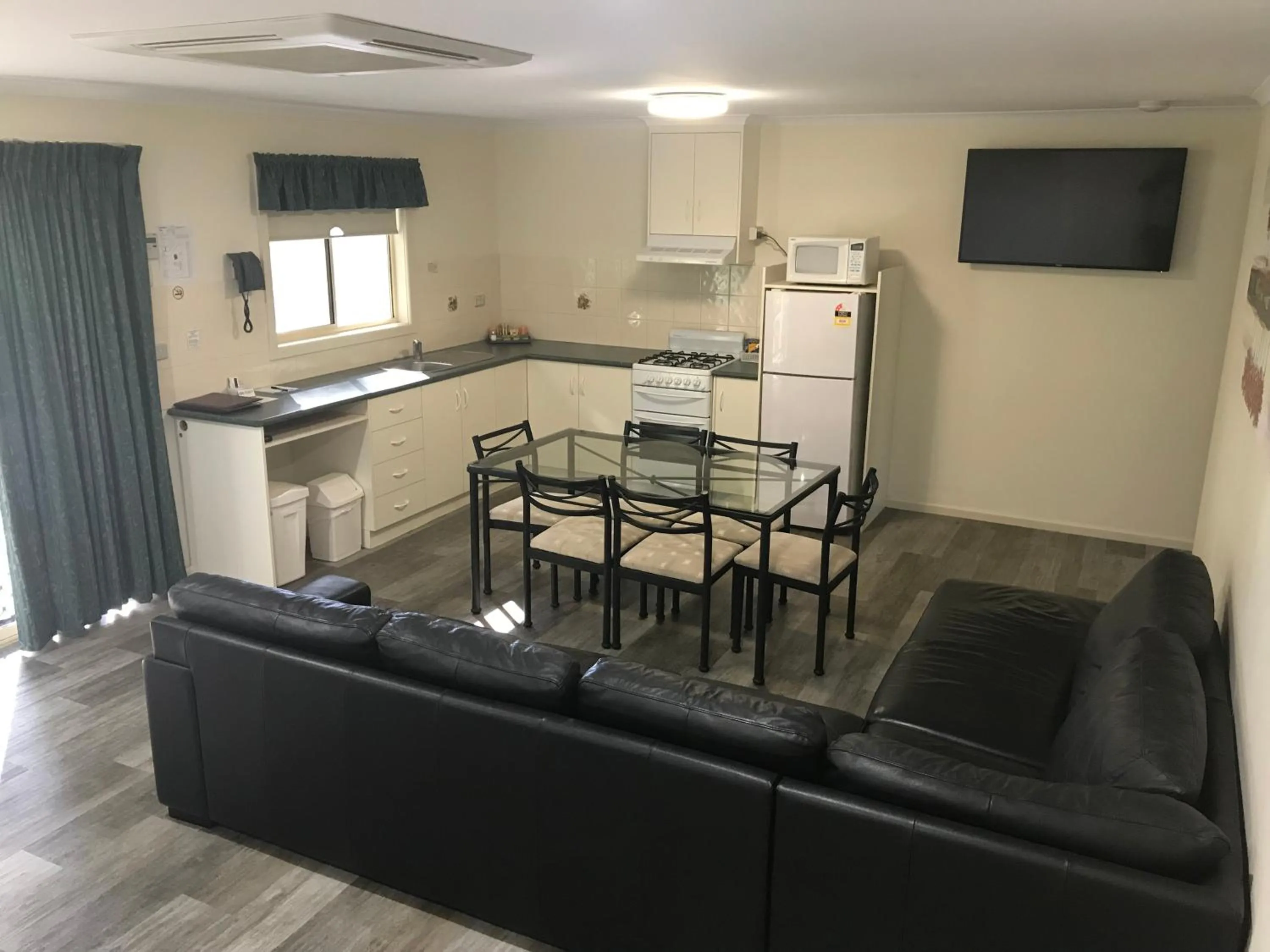 Sportsmans Motor Inn