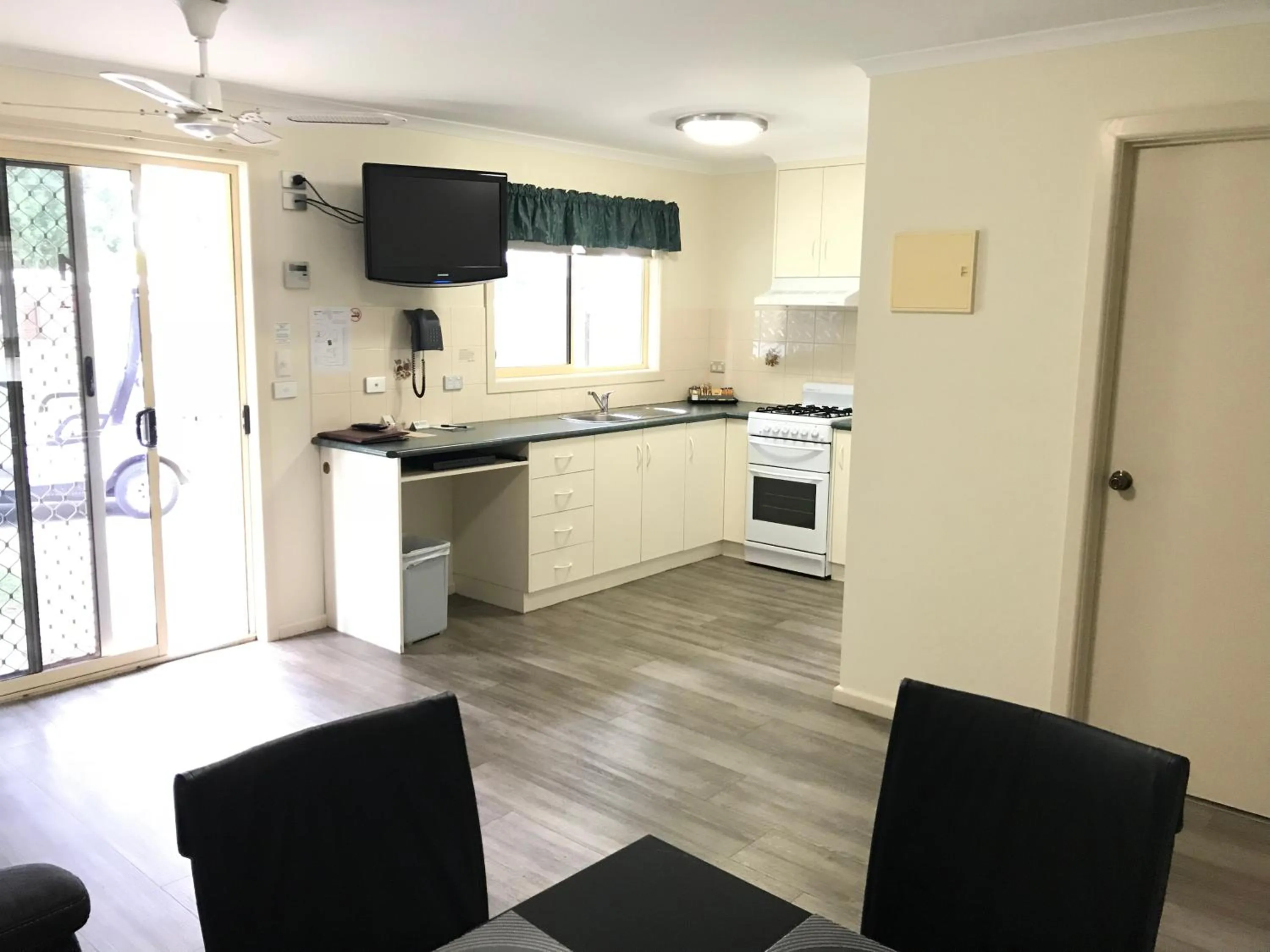 Sportsmans Motor Inn