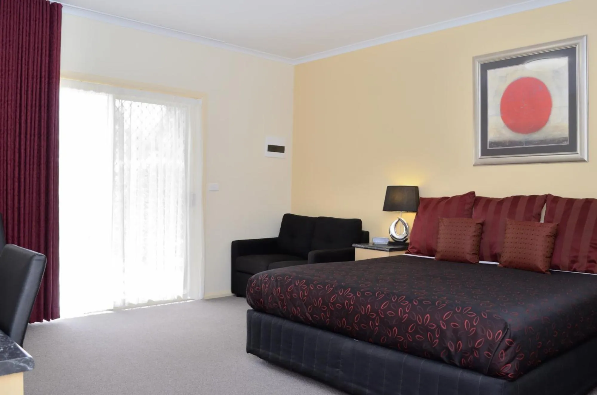 Bed in Sportsmans Motor Inn