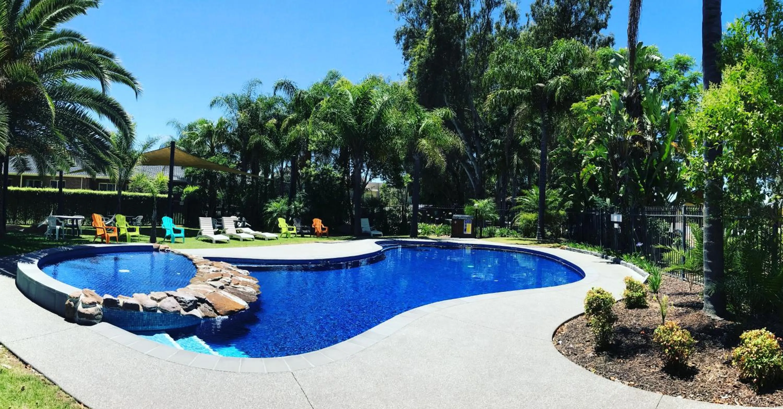 Swimming pool in Sportsmans Motor Inn
