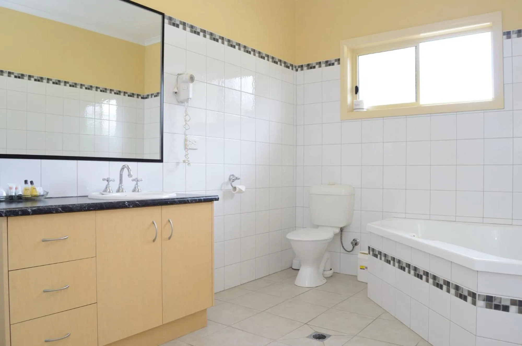 Sportsmans Motor Inn