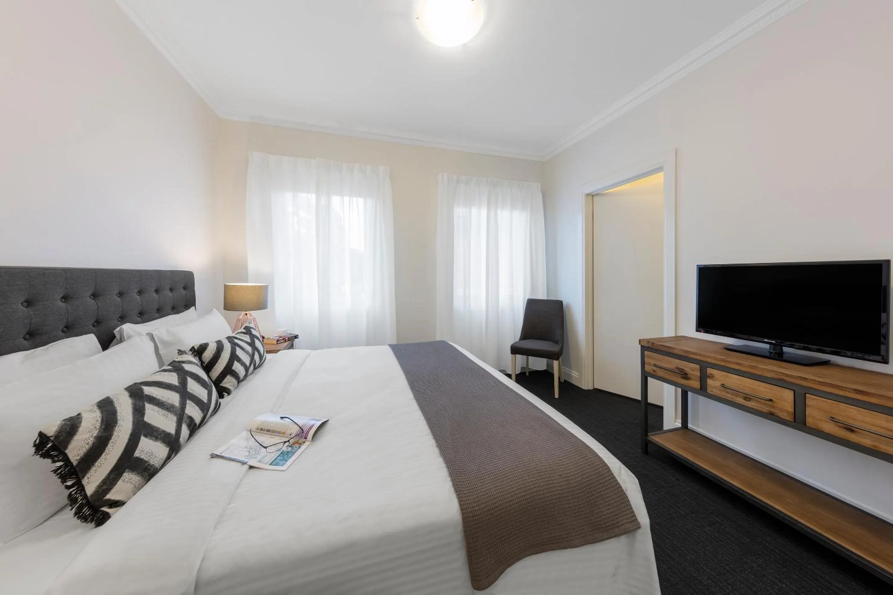 Bedroom, Bed in Kimberley Gardens Hotel, Serviced Apartments and Serviced Townhouses