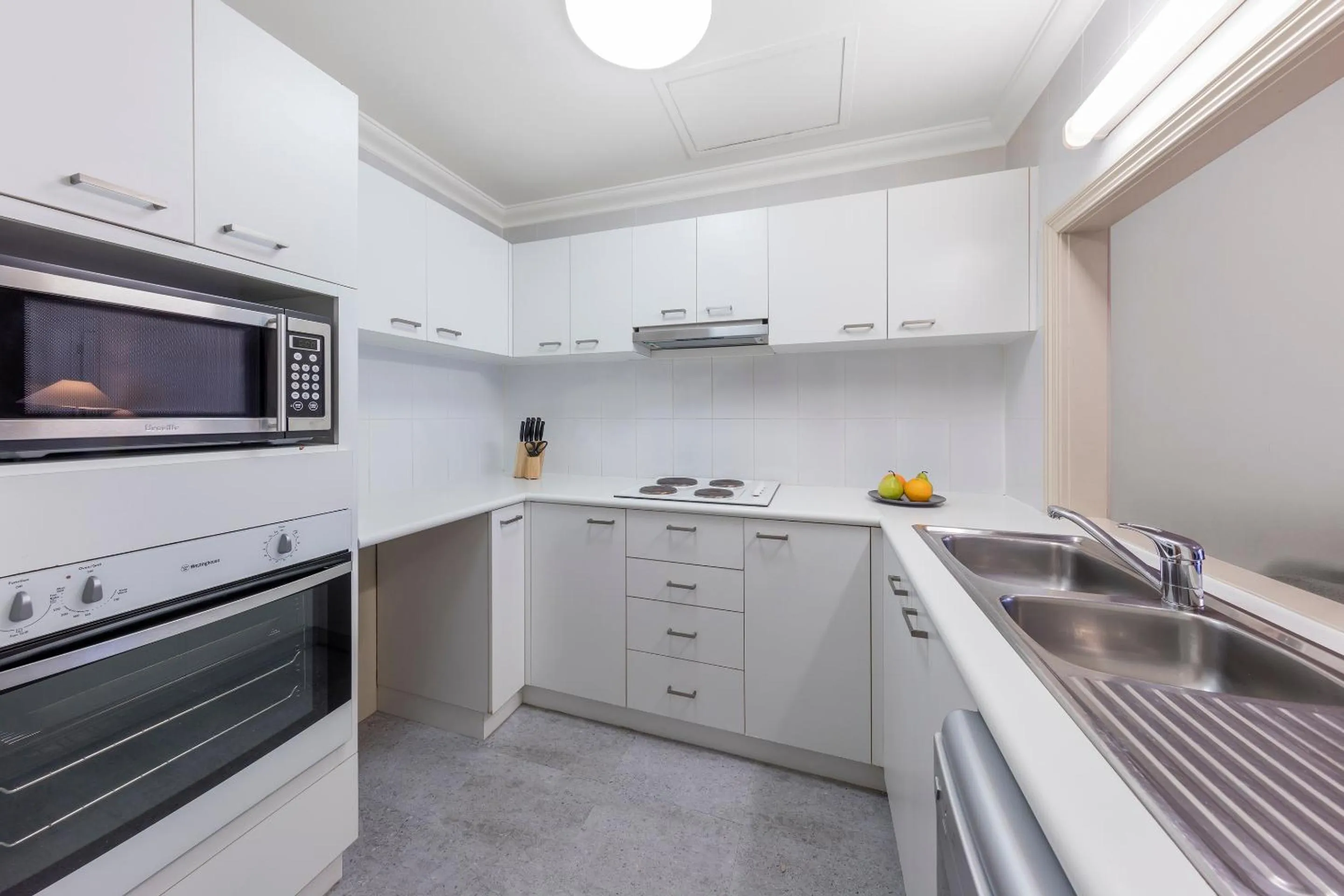 Kitchen or kitchenette in Kimberley Gardens Hotel, Serviced Apartments and Serviced Townhouses