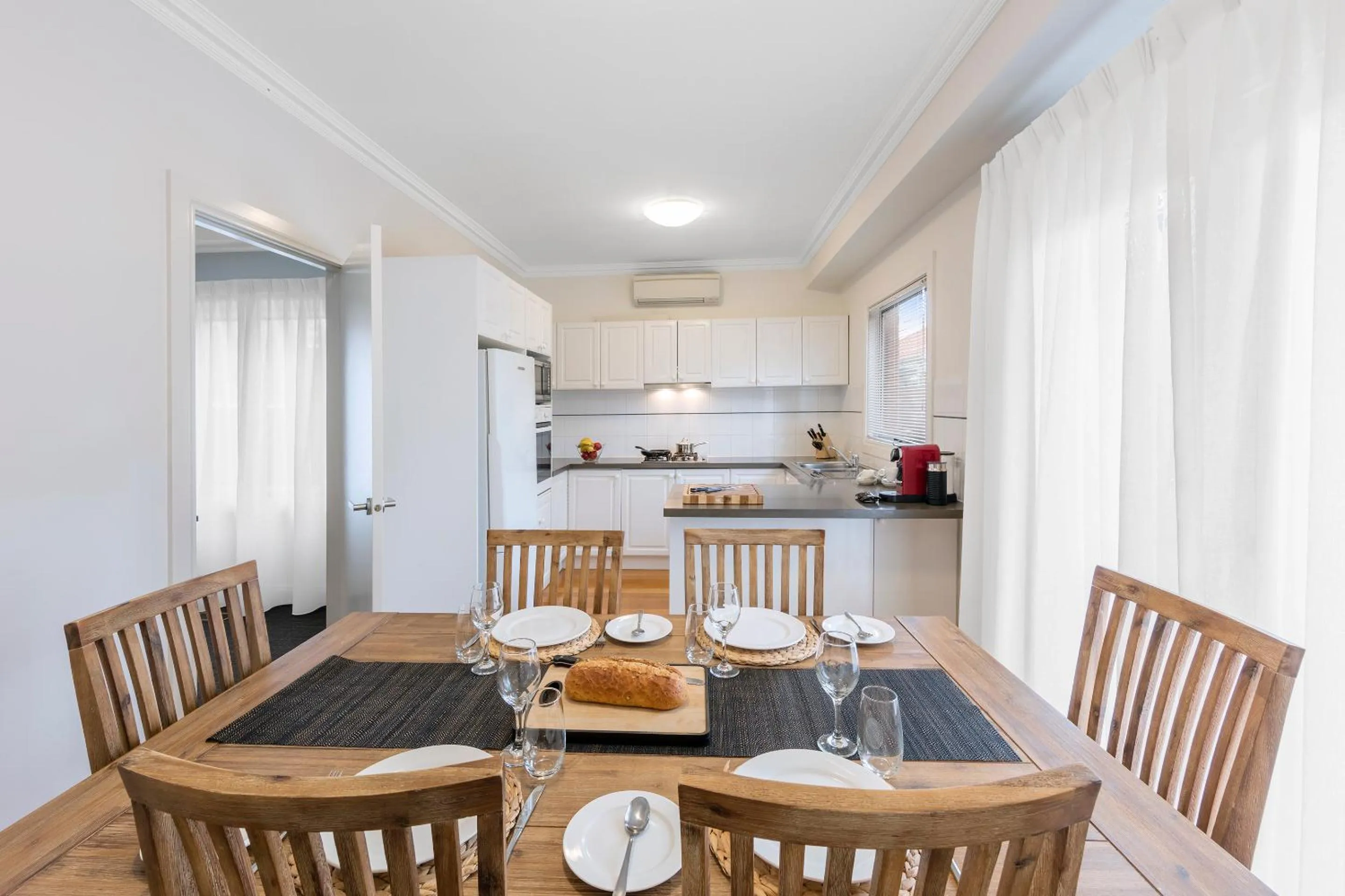Dining area in Kimberley Gardens Hotel, Serviced Apartments and Serviced Townhouses