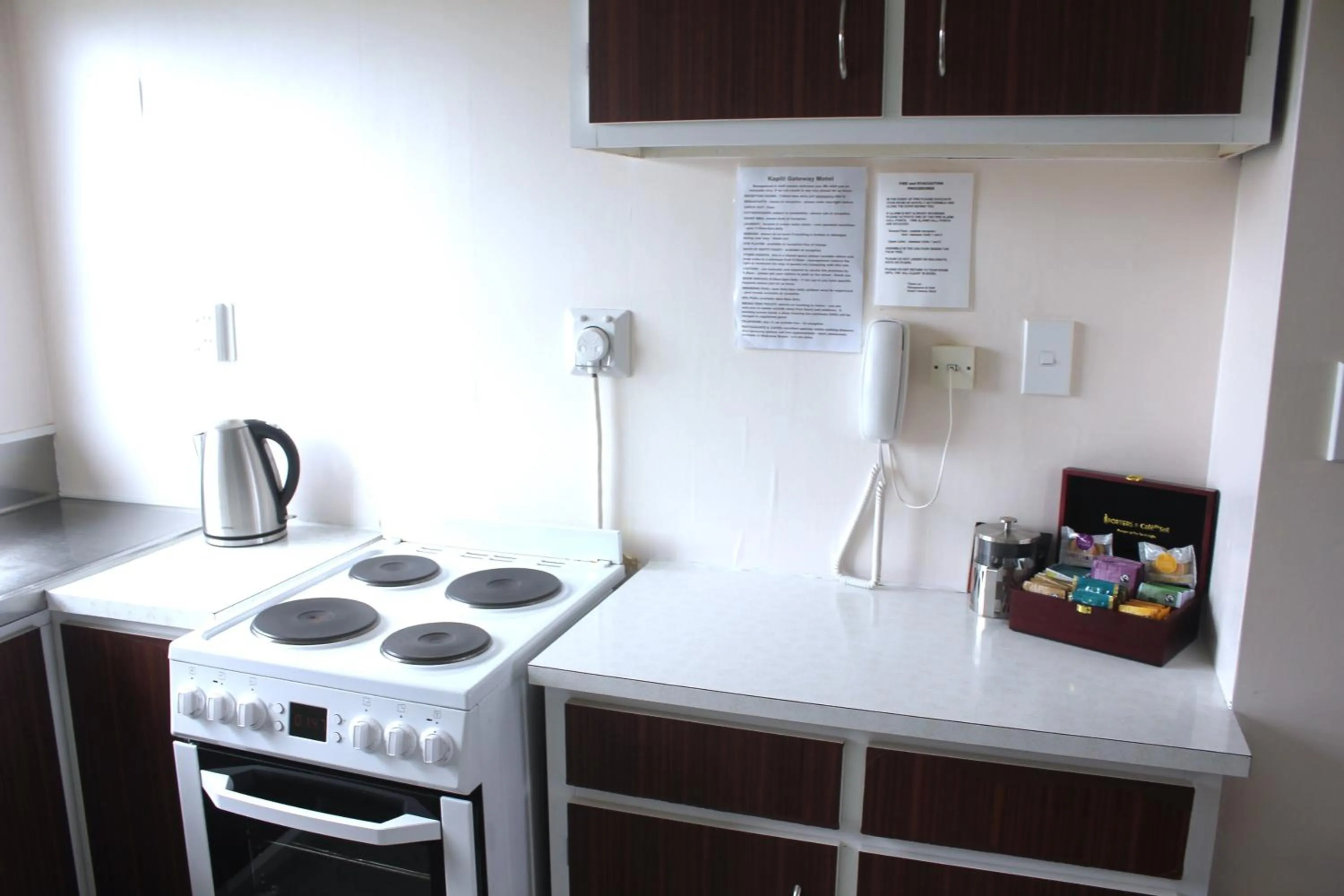 Coffee/tea facilities in Kapiti Gateway Motel