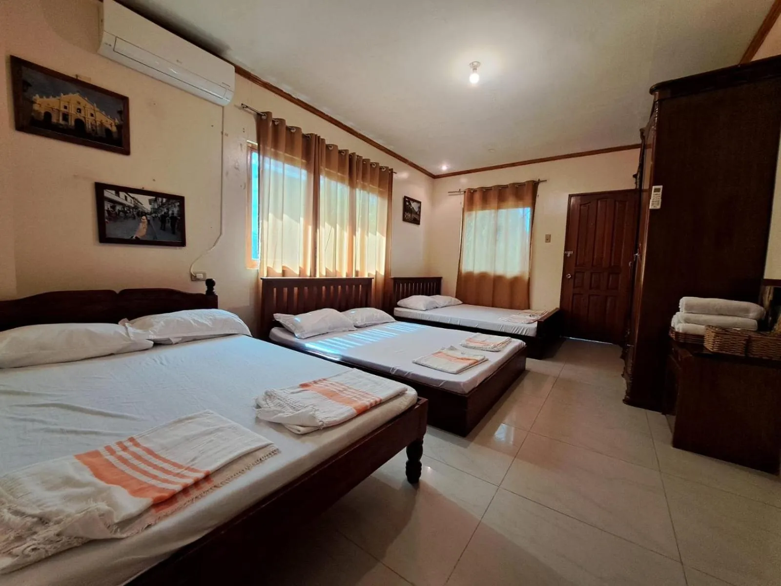 Bed in The Orange House - Vigan Villa