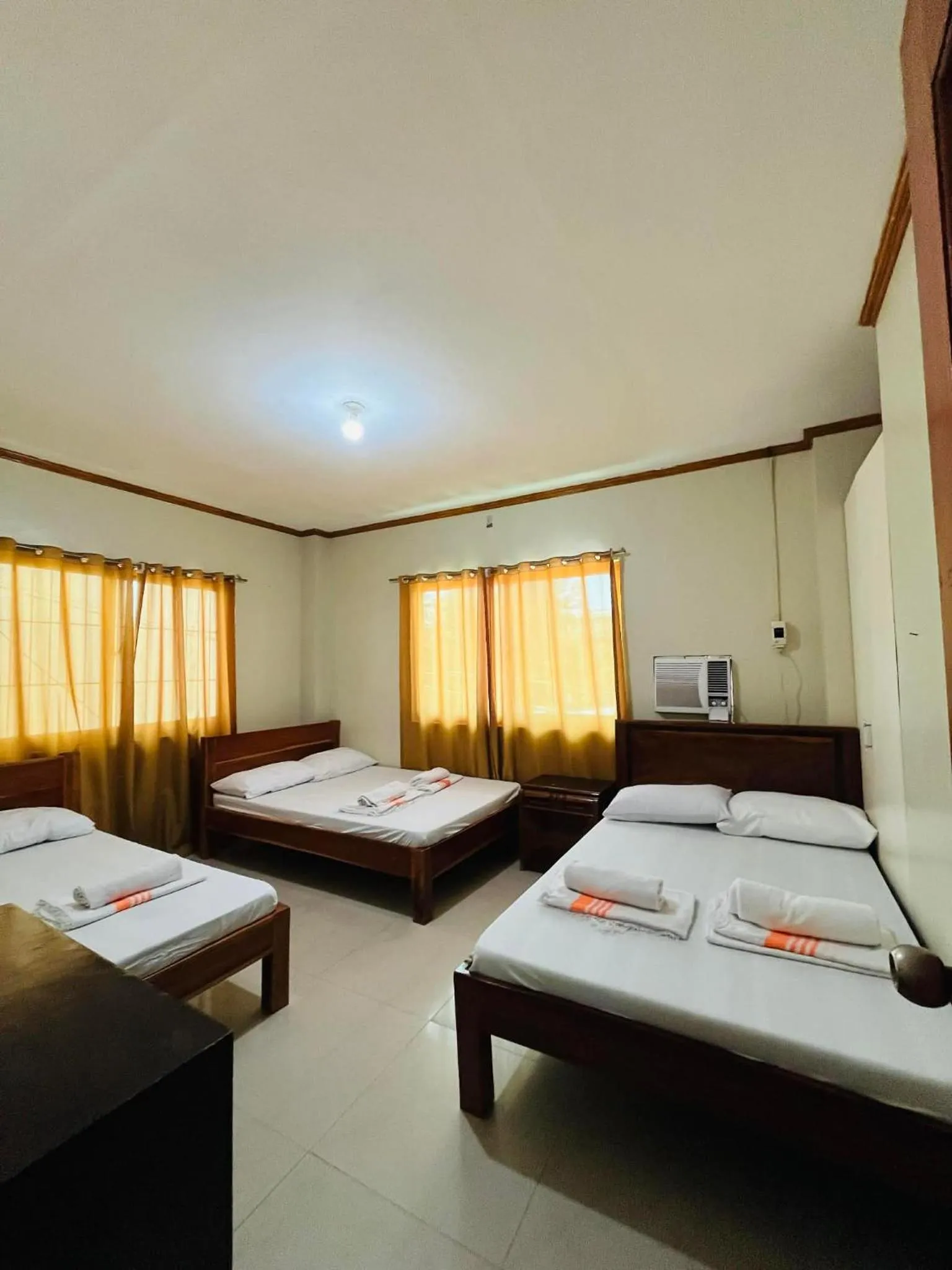 Bed in The Orange House - Vigan Villa
