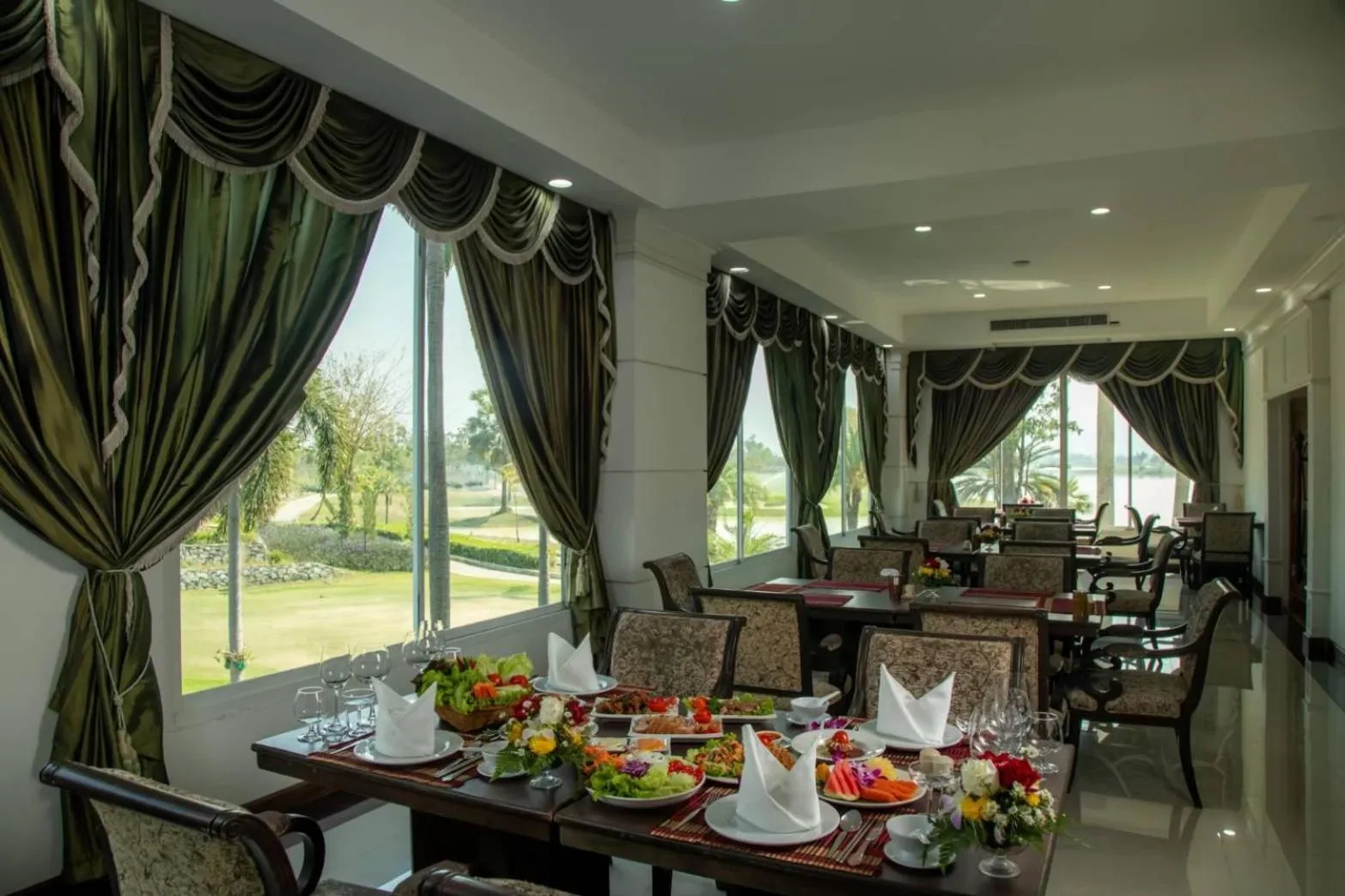 Restaurant/places to eat in Gassan Panorama Golf Club