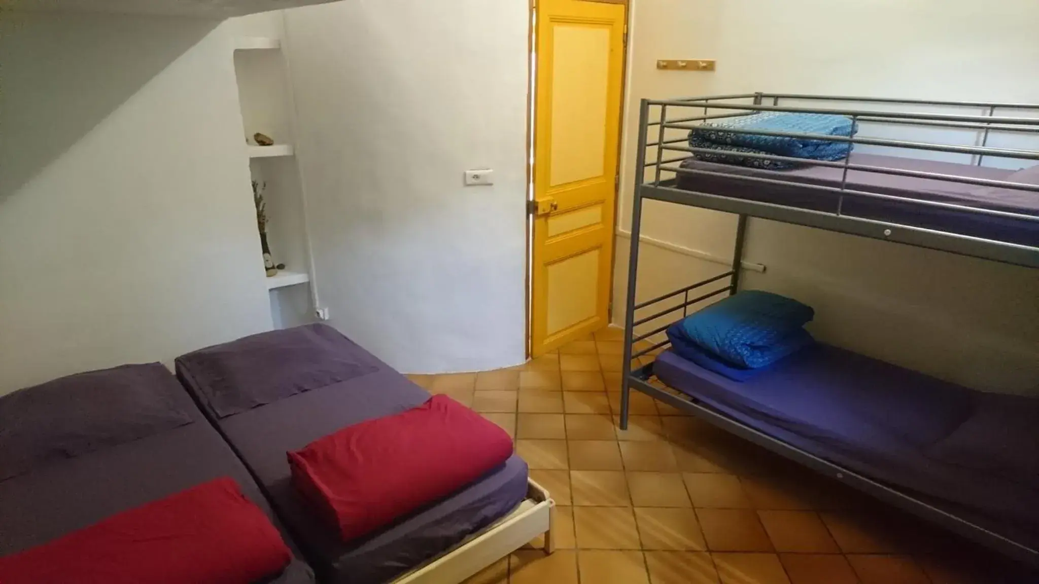 Quadruple Room in Chambres d'hôtes Gîte Saint Roch Quadruple Room in Chambres d'hôtes Gîte Saint Roch