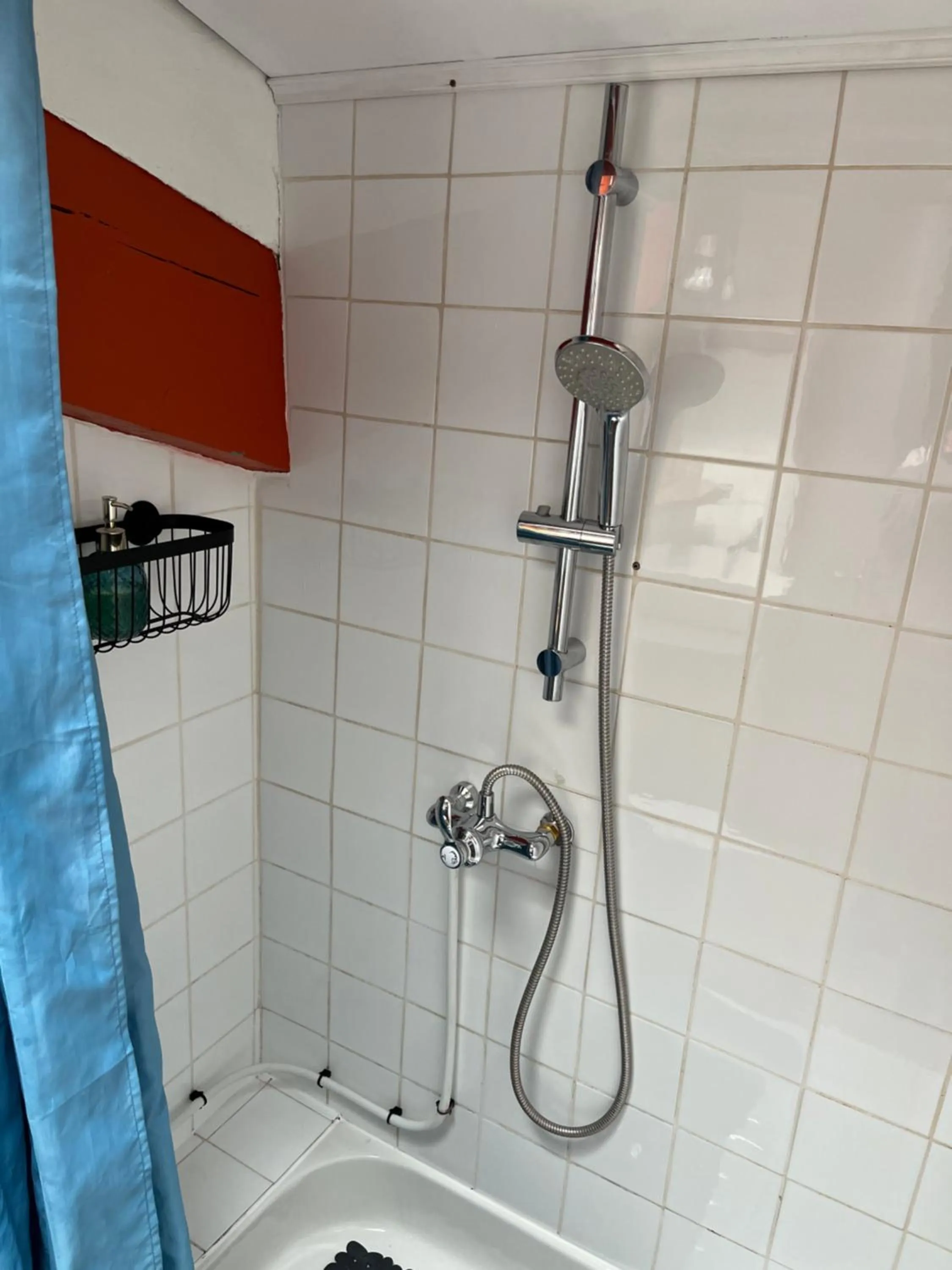 Shower in Chambres d'hôtes Gîte Saint Roch