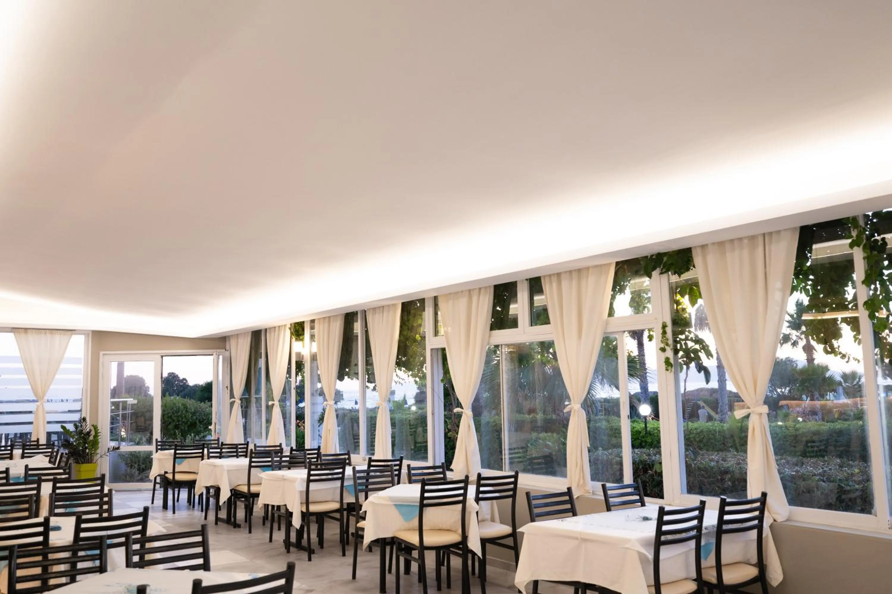 Restaurant/places to eat in Costa Angela Seaside Resort