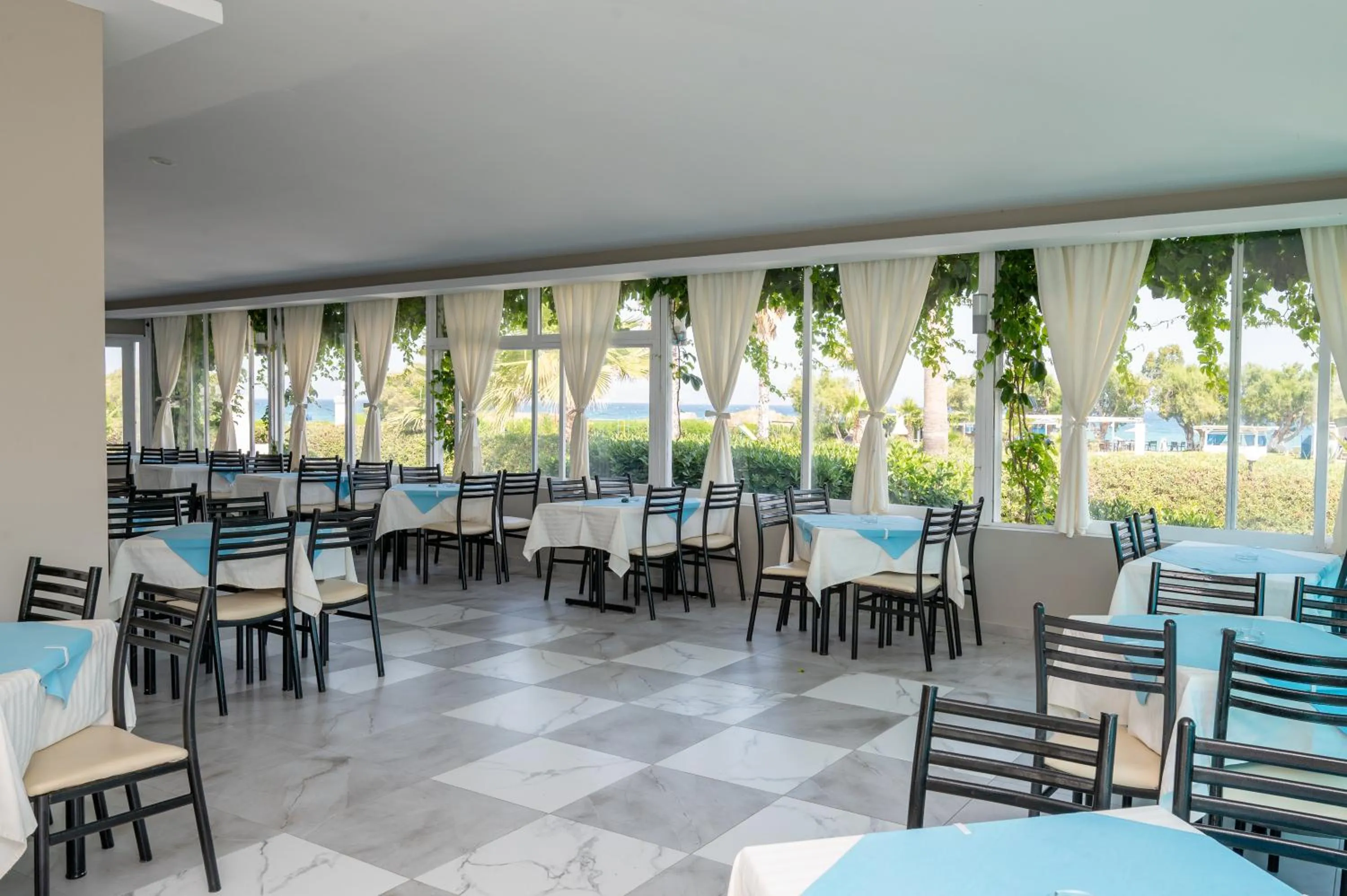 Restaurant/places to eat in Costa Angela Seaside Resort