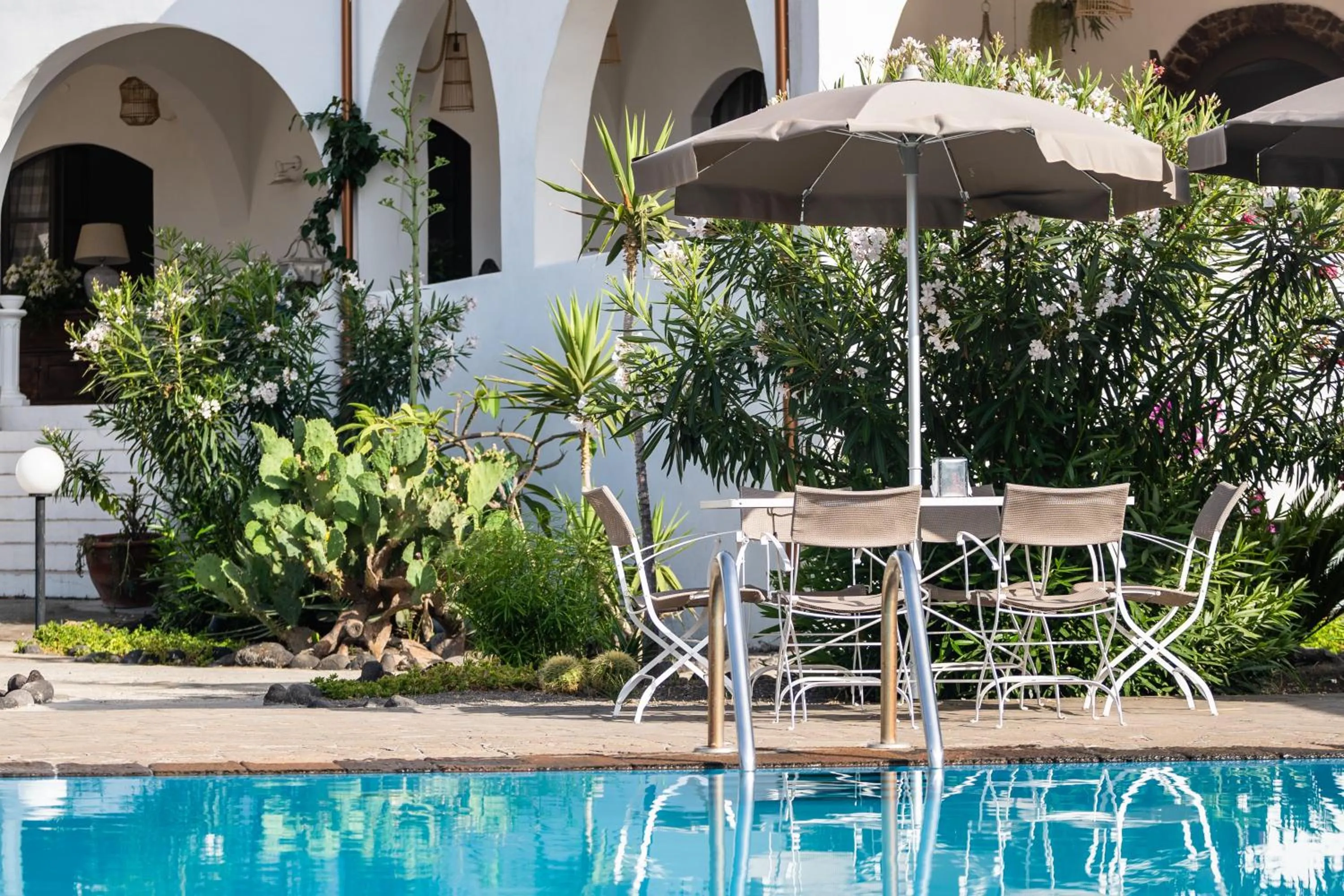 Patio in La Sciara Resort Hotel