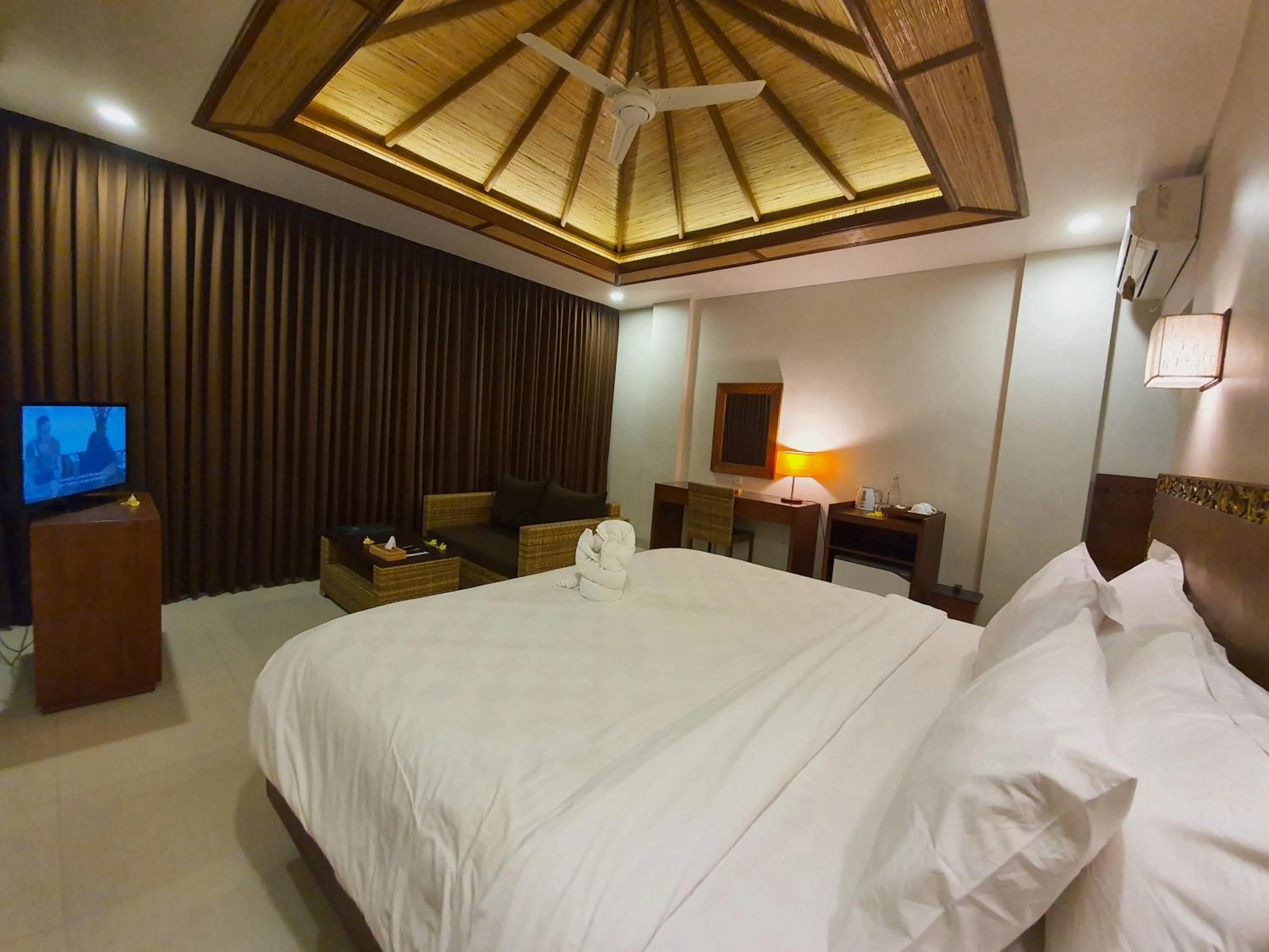 Bed in Hotel Genggong