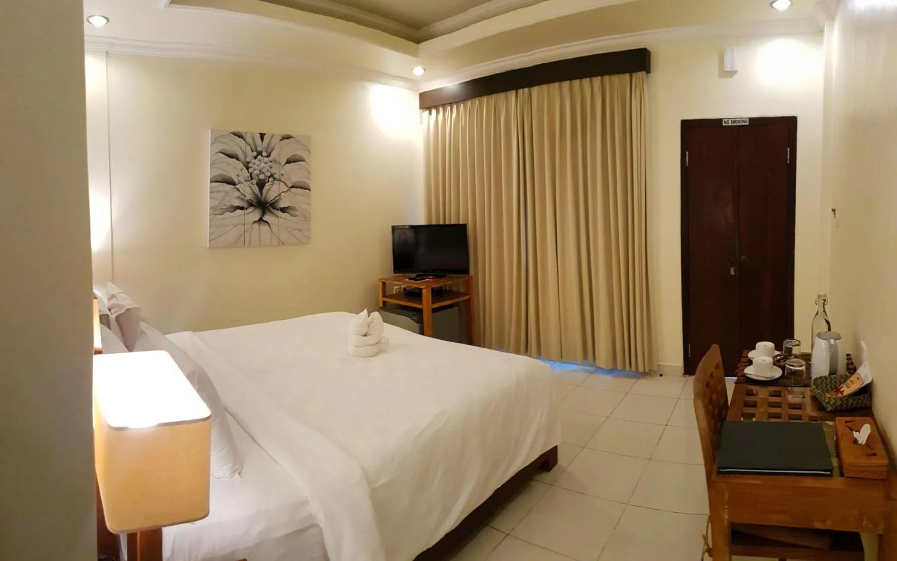 Bedroom, Bed in Hotel Genggong