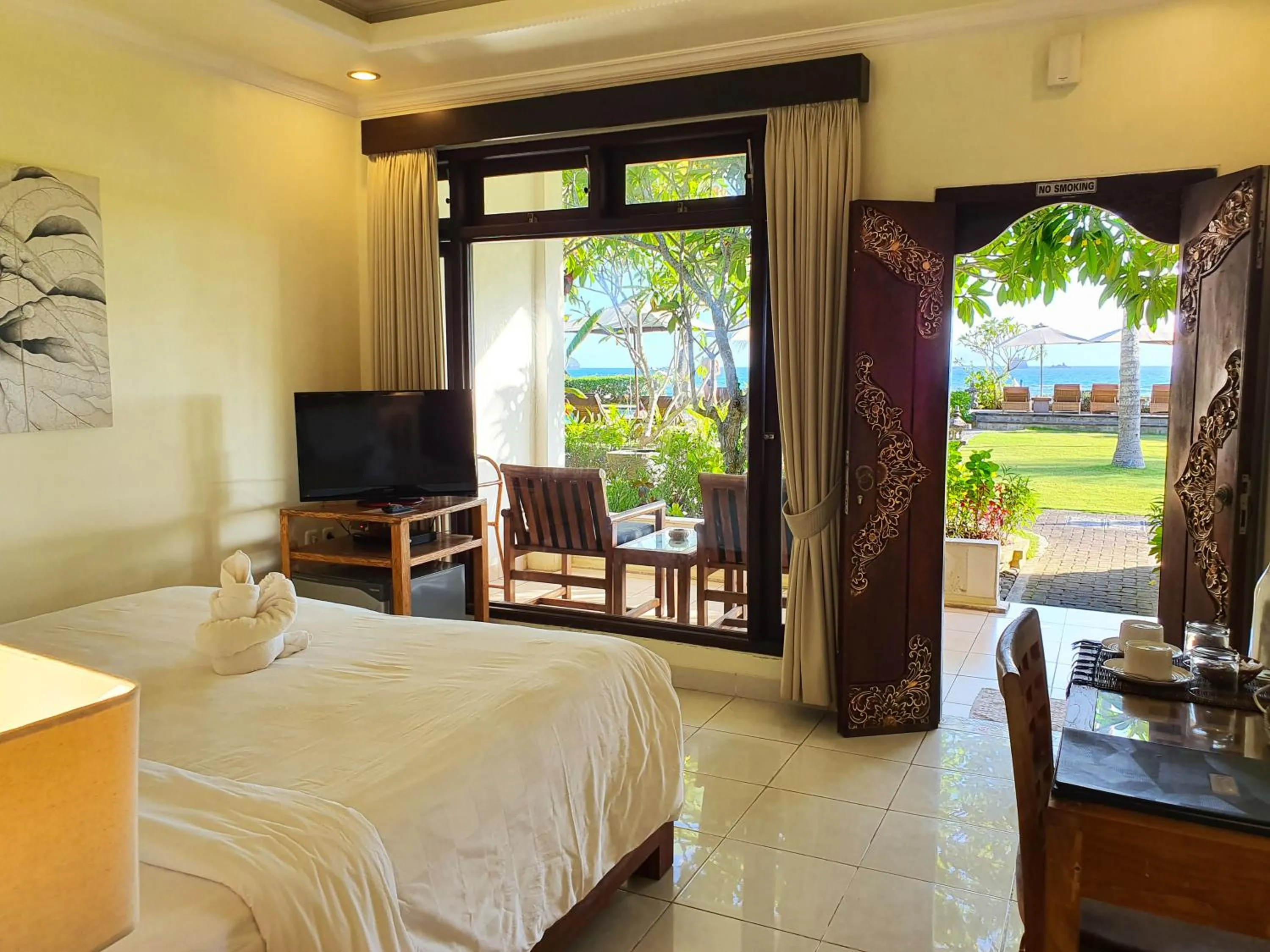 Bedroom, Bed in Hotel Genggong