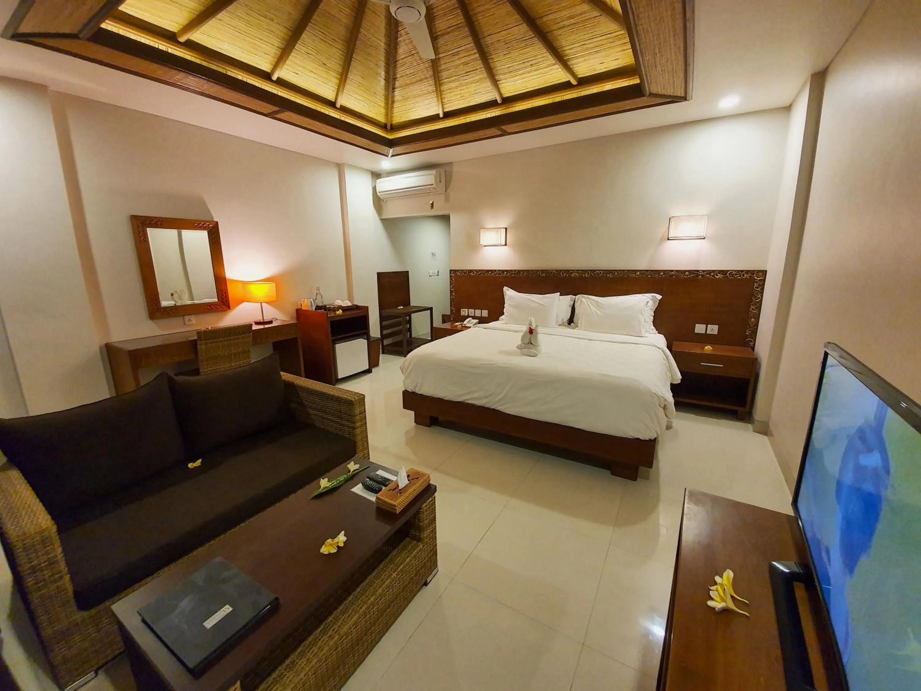 Bed in Hotel Genggong