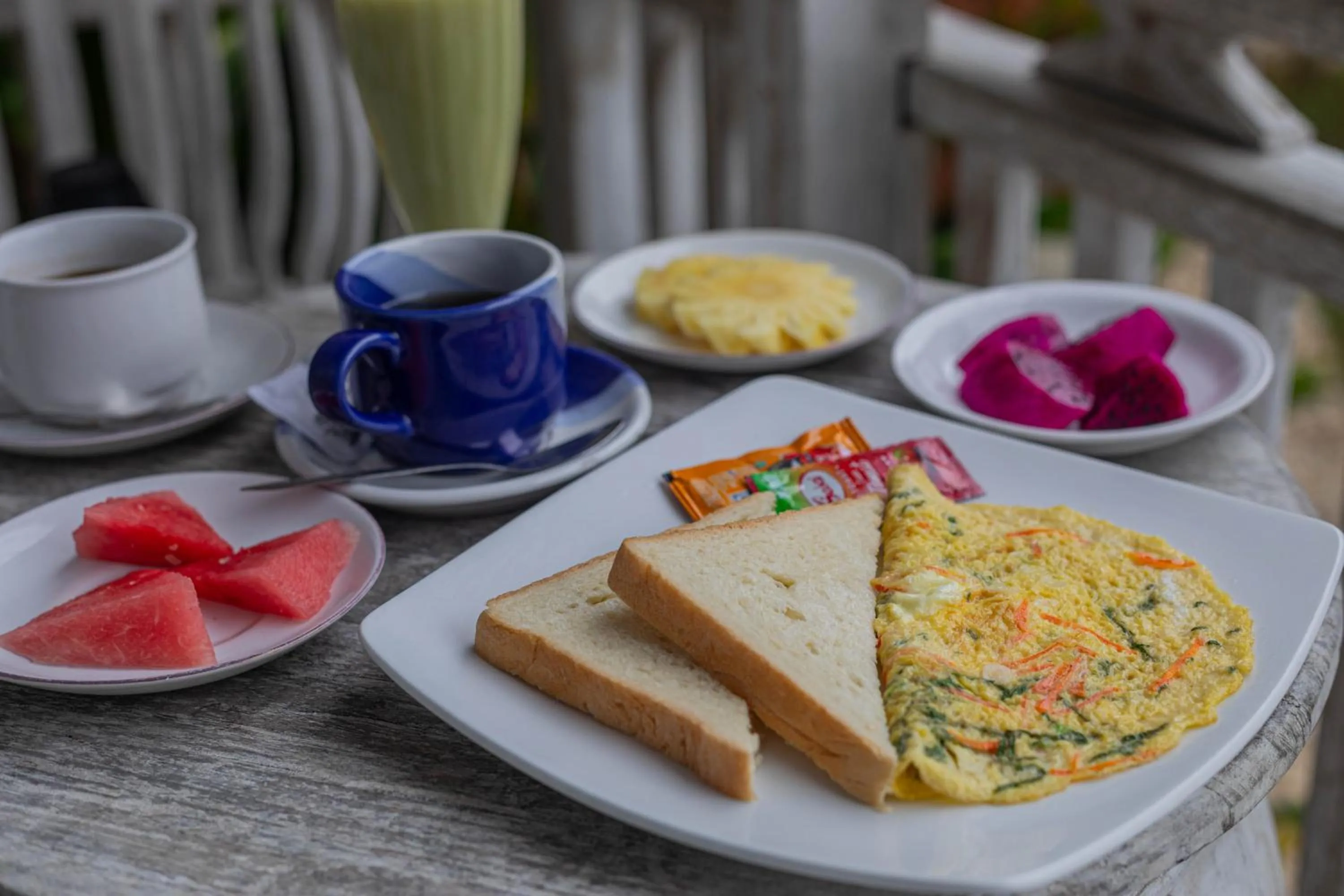 Food and drinks in Bakung Cozy Cottage