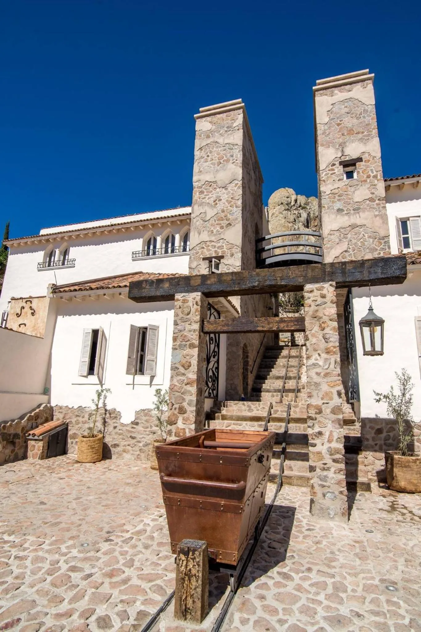 Property building in Hotel de Piedra