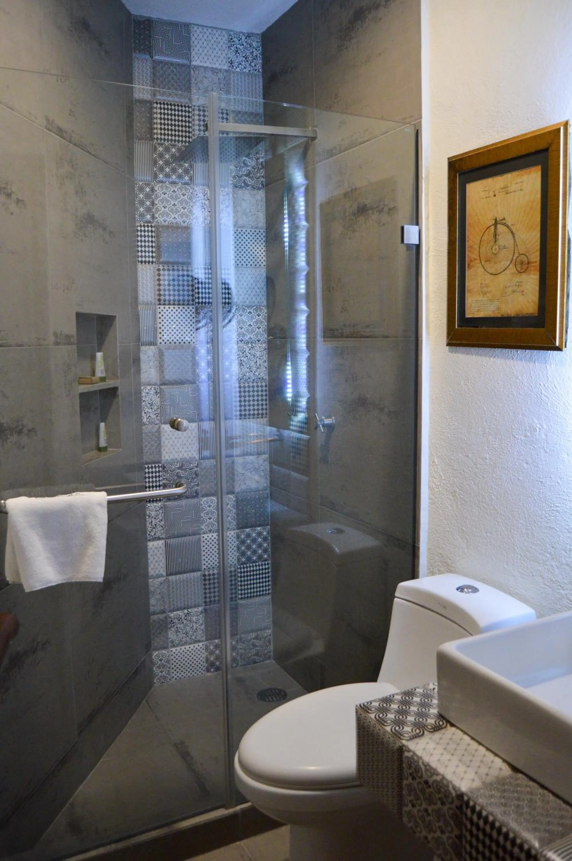 Shower in Hotel de Piedra