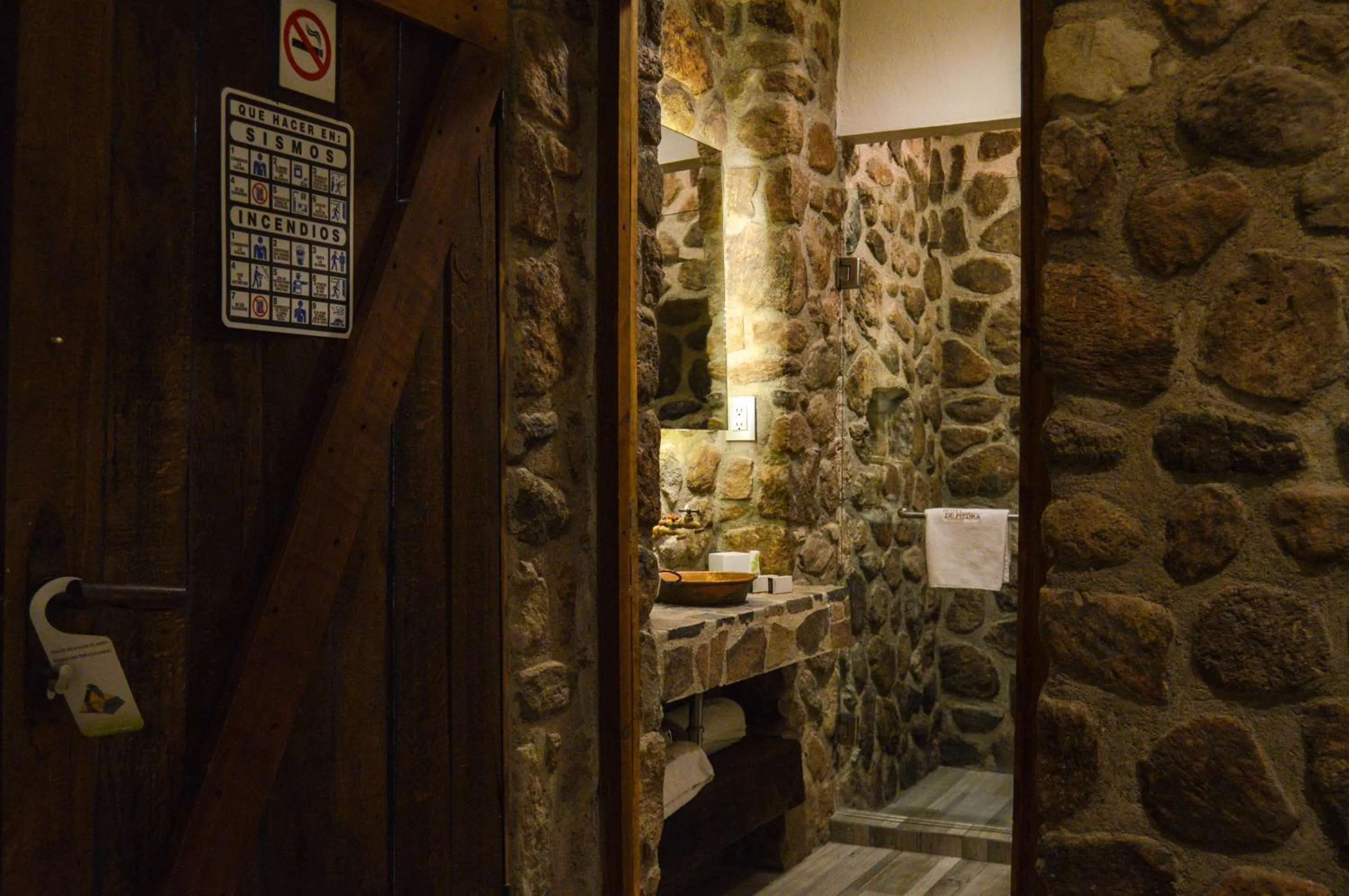 Bathroom in Hotel de Piedra