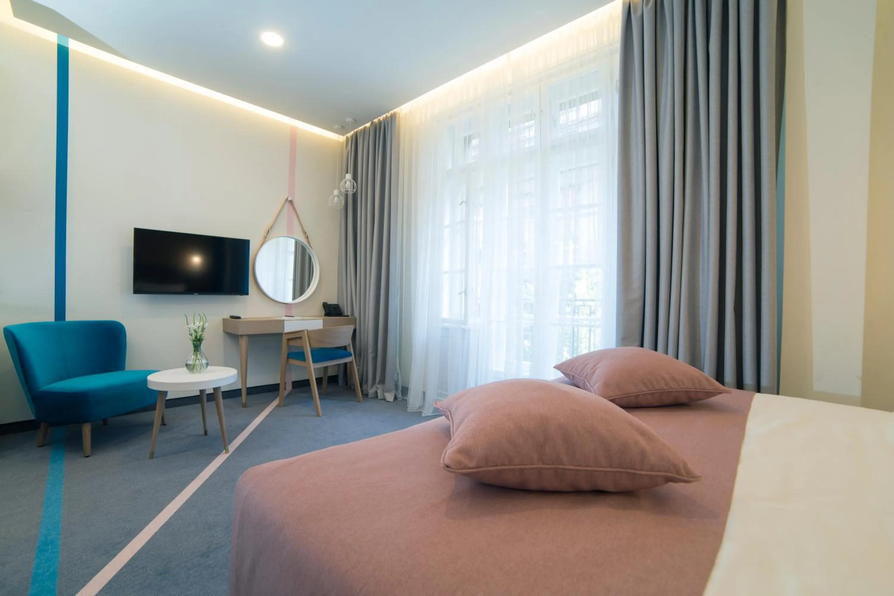 Bed in City Nest Modern & Cozy Suites