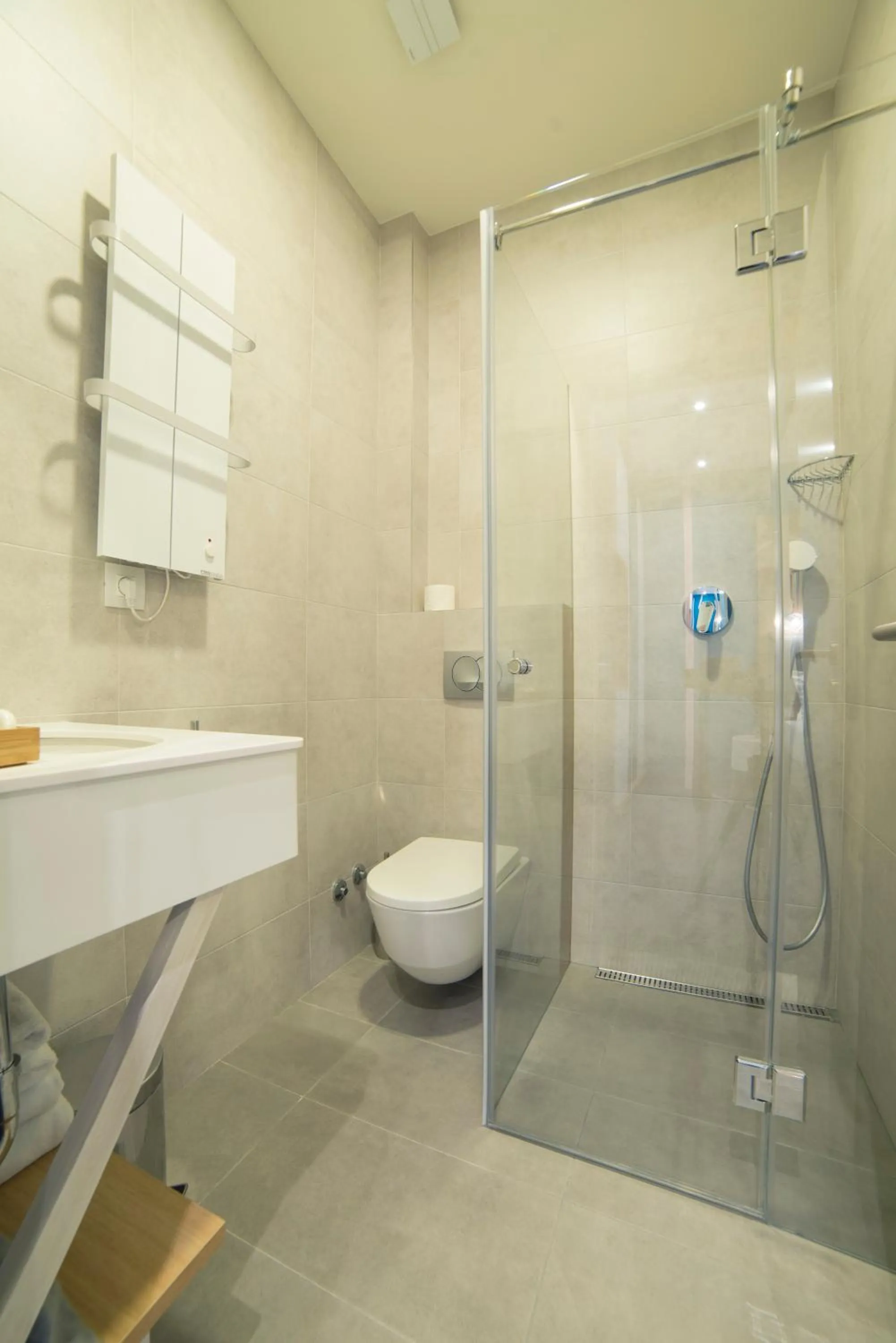 Shower in City Nest Modern & Cozy Suites