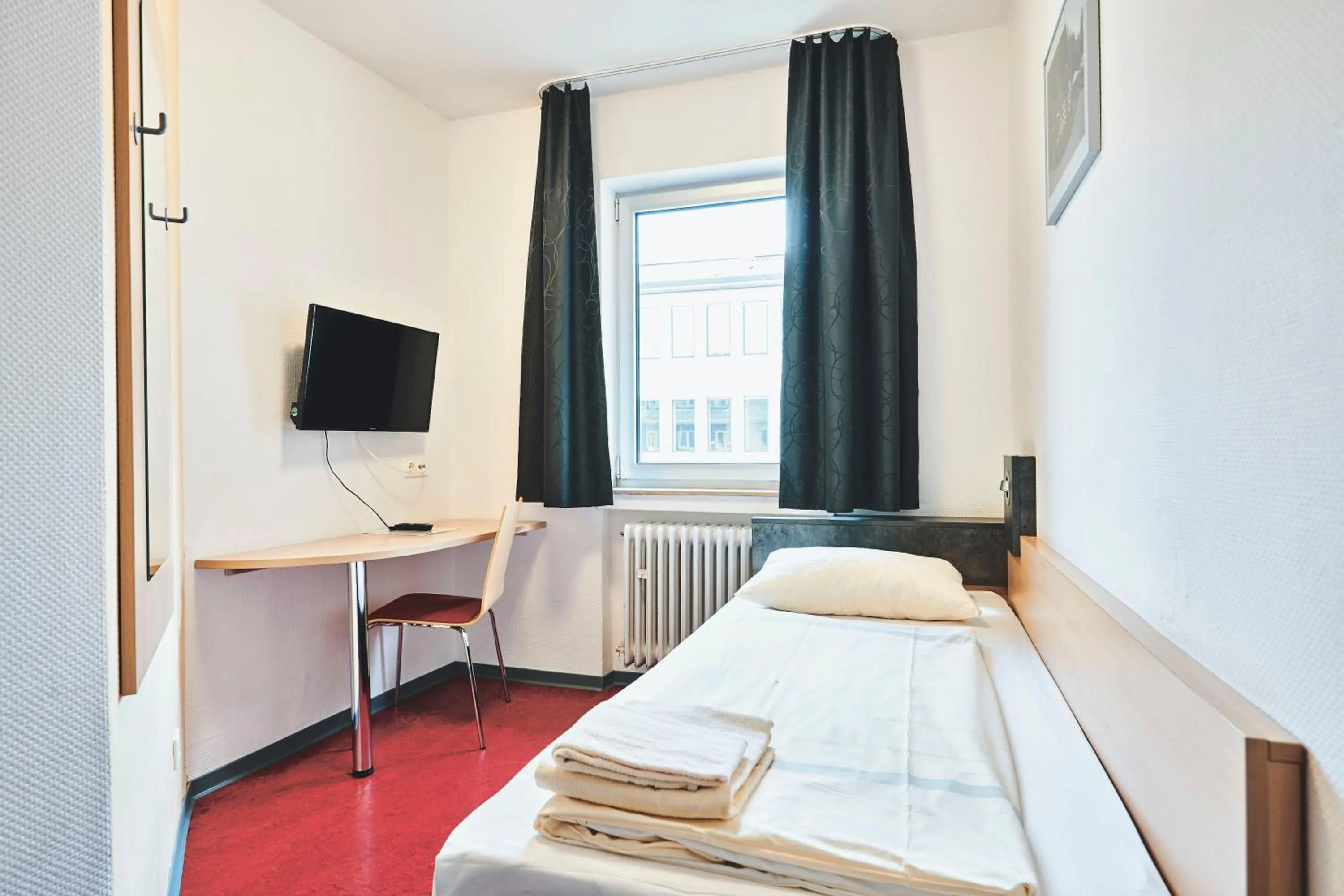 Bed in DJH Jugendgästehaus Adolph Kolping