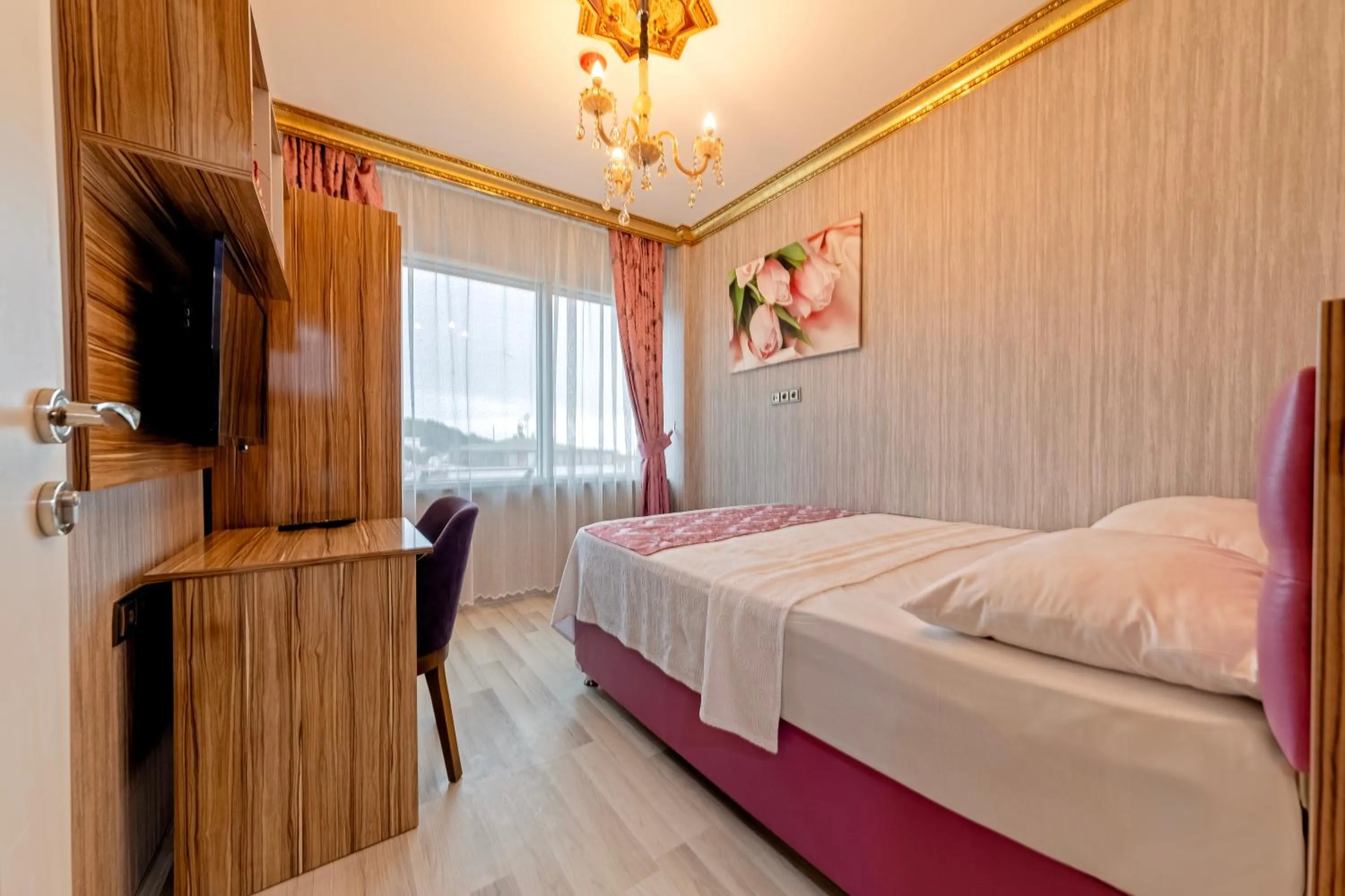 Bed in Royal Babil Suites Hotel