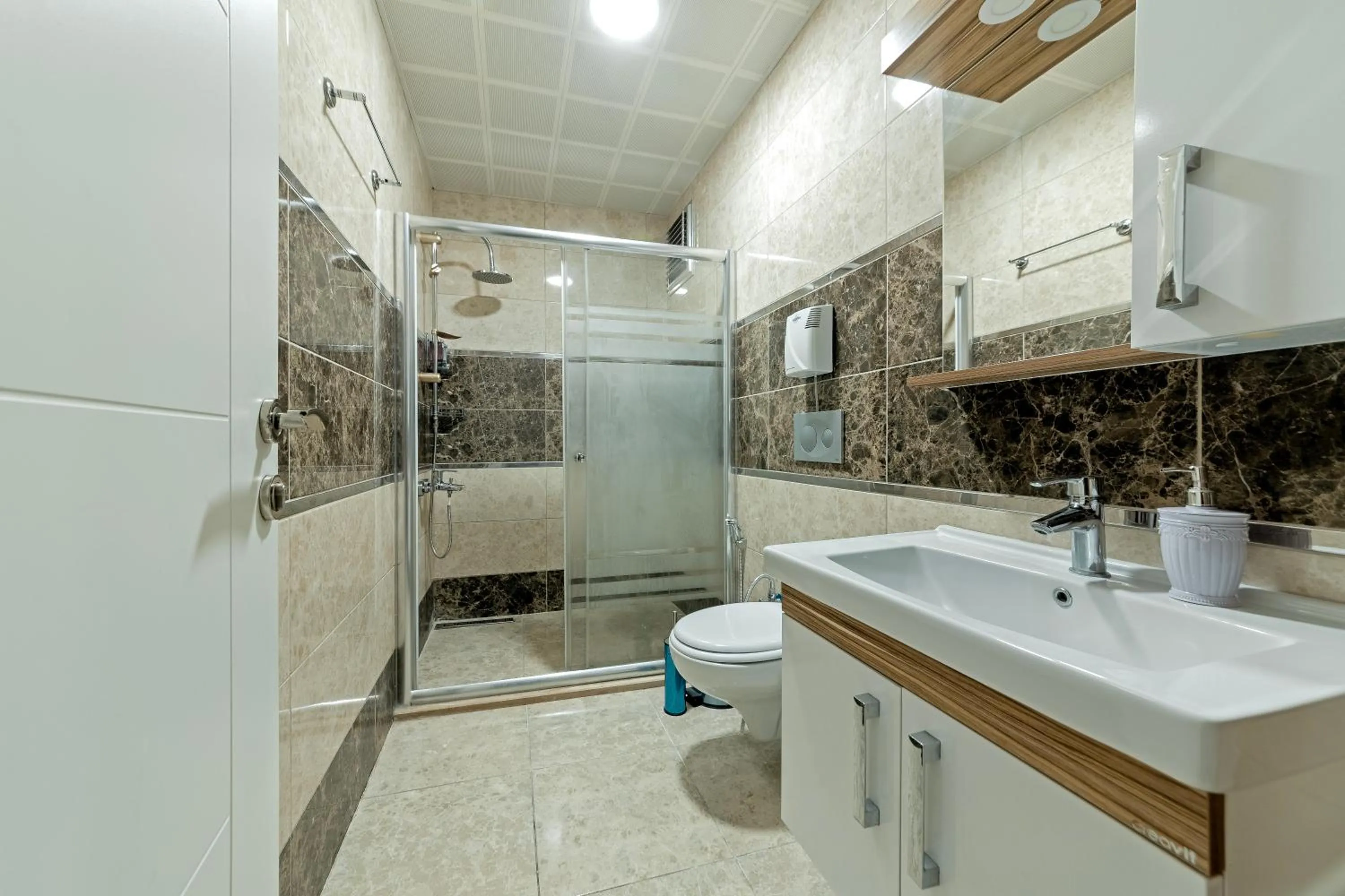 Shower in Royal Babil Suites Hotel