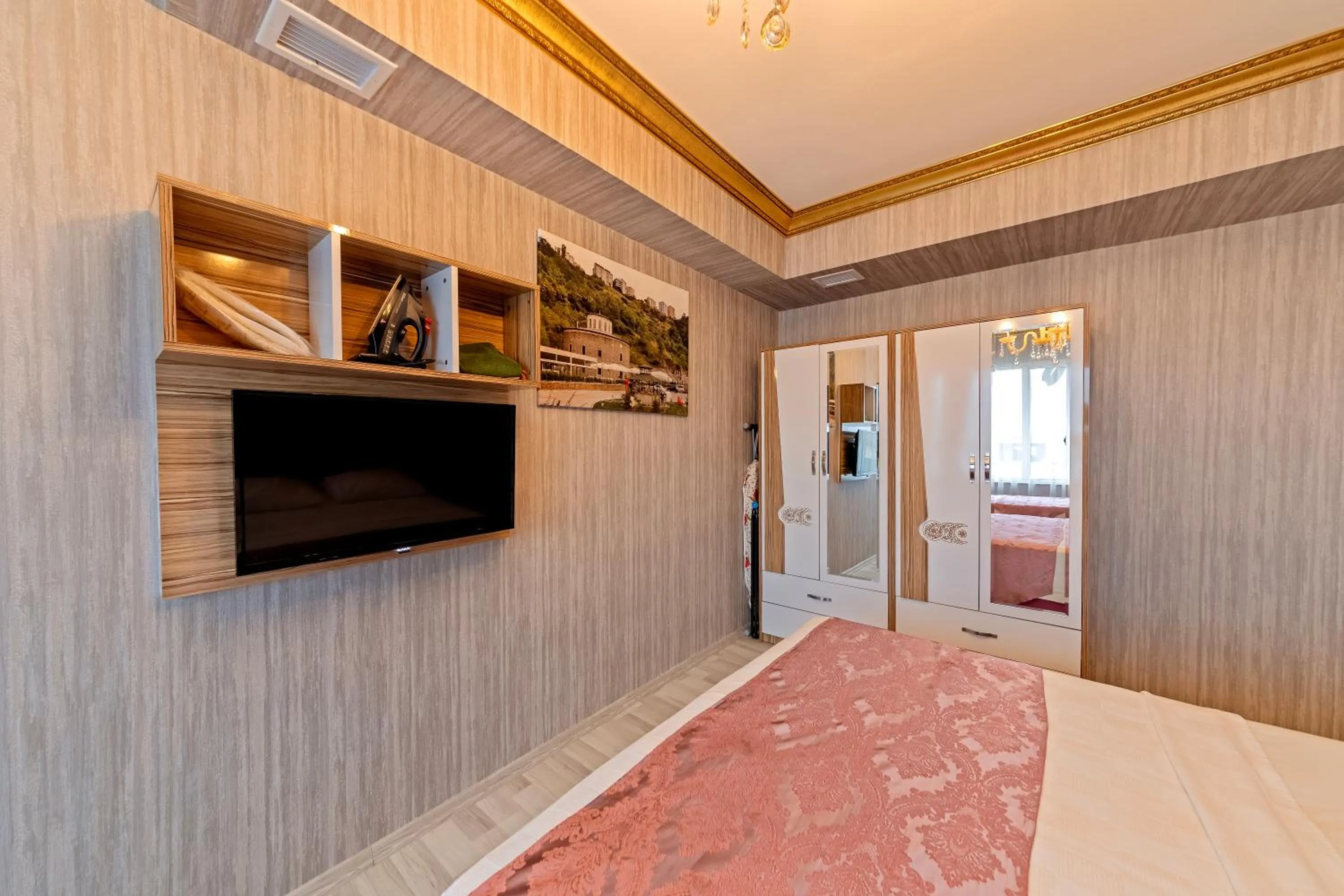 Bed in Royal Babil Suites Hotel