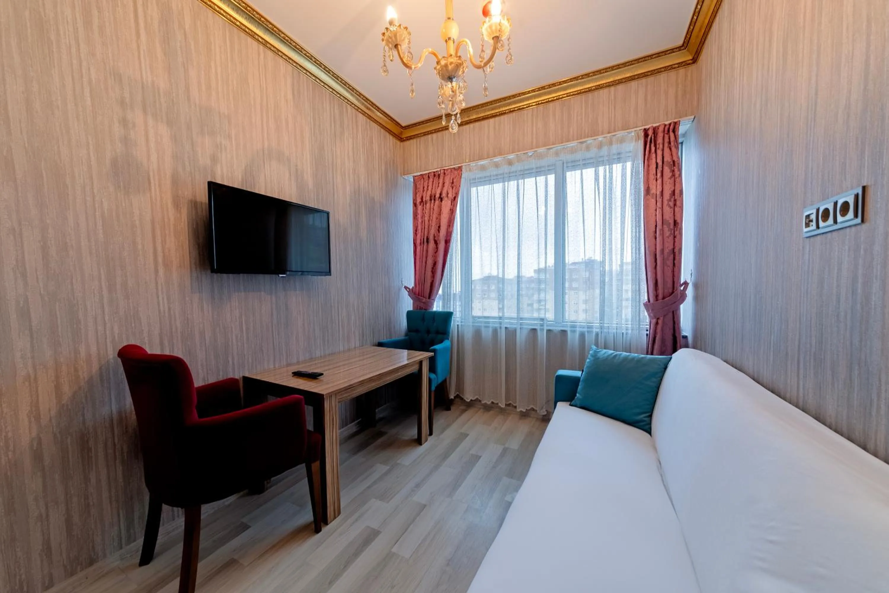 Living room in Royal Babil Suites Hotel